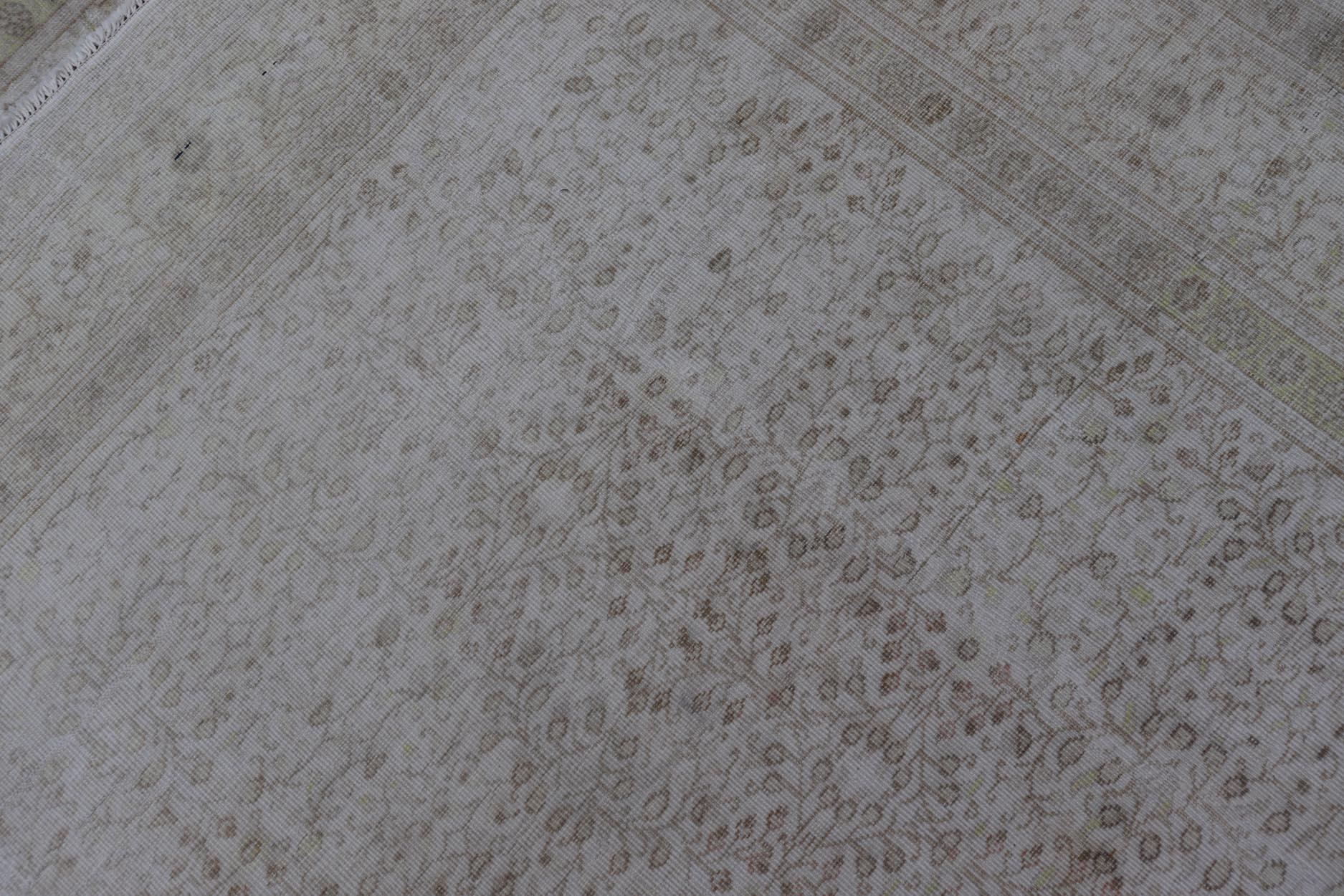 Vintage türkischen Sivas Teppich in Seide mit Silber und Beige Töne 6'5 x 9'8 im Zustand „Gut“ im Angebot in Atlanta, GA