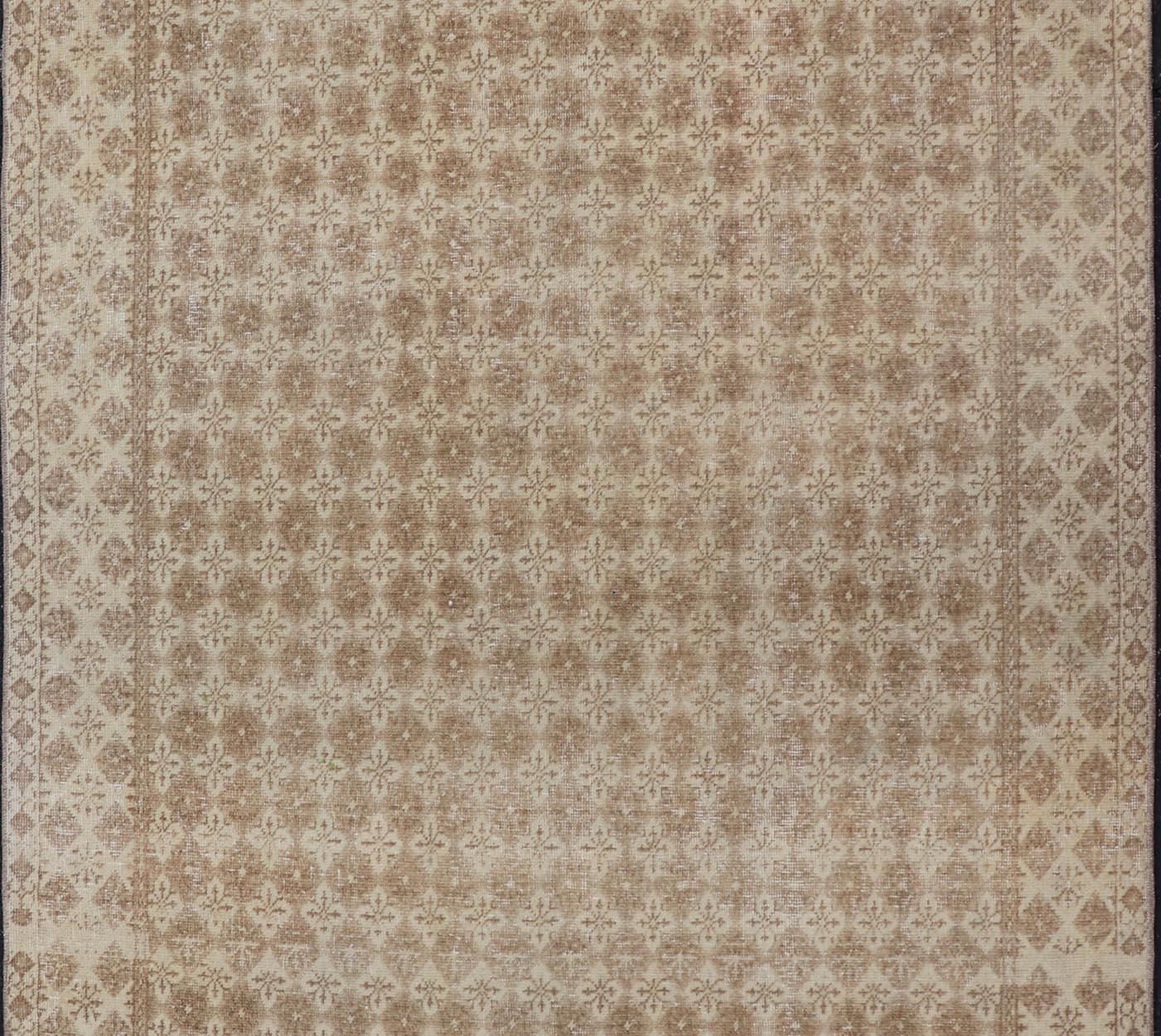 Vintage Turkish Sivas Rug in Soft Beige and Ivory 4'1
