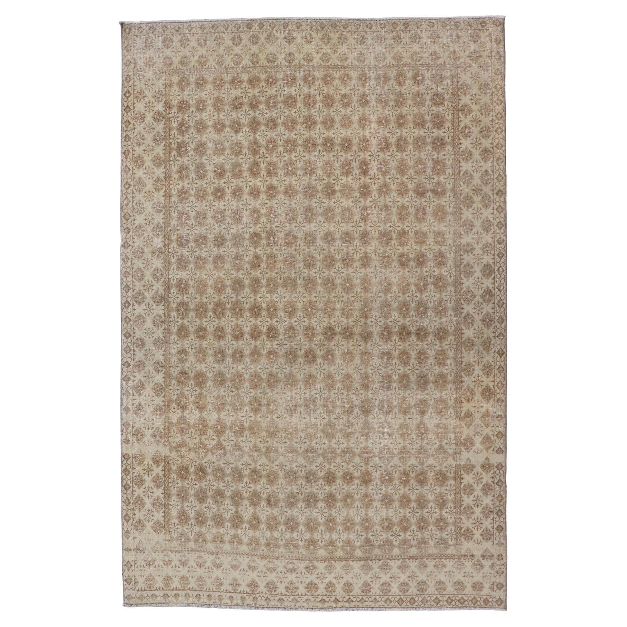 Vintage Turkish Sivas Rug in Soft Beige and Ivory 4'1" X6'9" For Sale