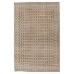 Vintage Turkish Sivas Rug in Soft Beige and Ivory 4'1" X6'9"