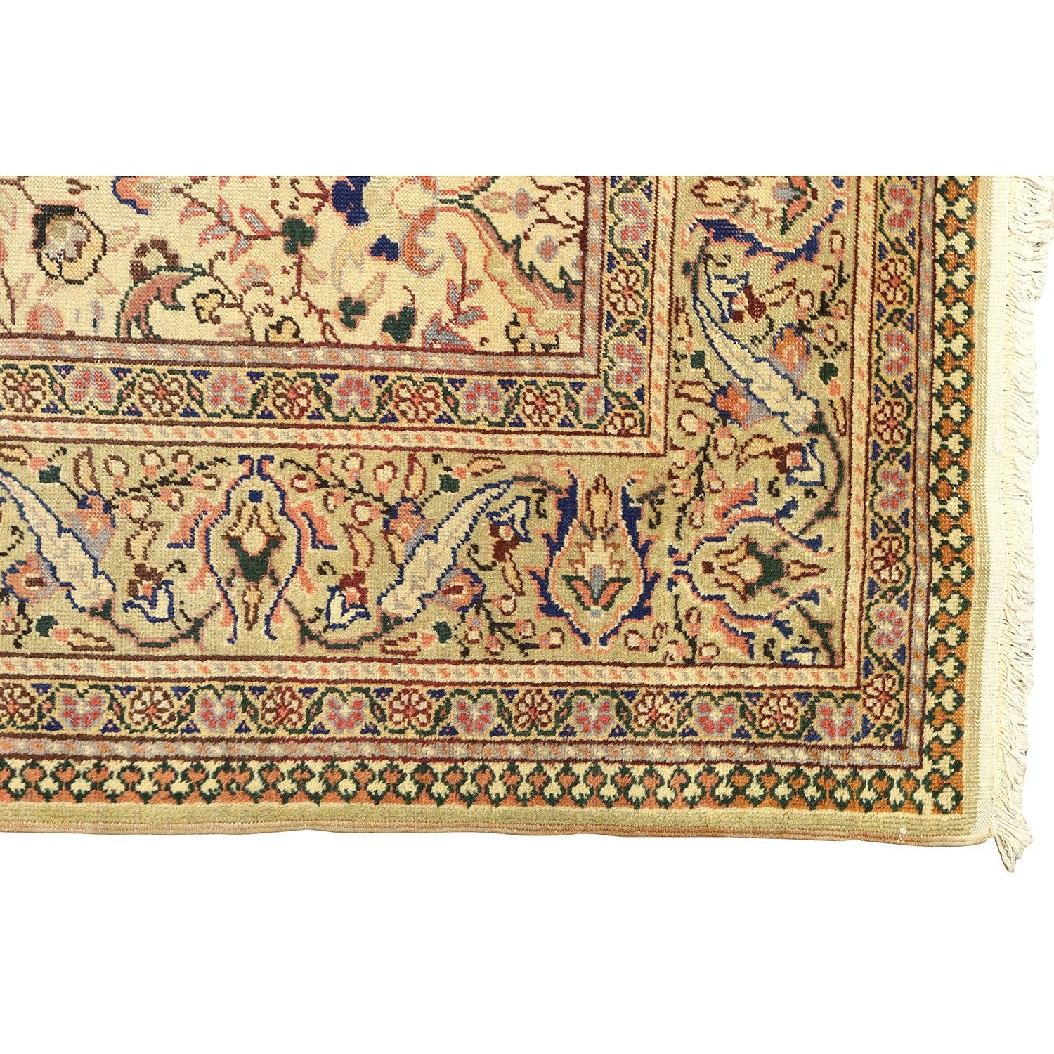 I tappeti Sivas sono un tipo di tappeto turco originario della città di Sivas, nella Turchia centrale. Conosciuti per i loro colori ricchi, i motivi intricati e l'ottima fattura, i tappeti Sivas sono molto apprezzati nel mondo dei tappeti