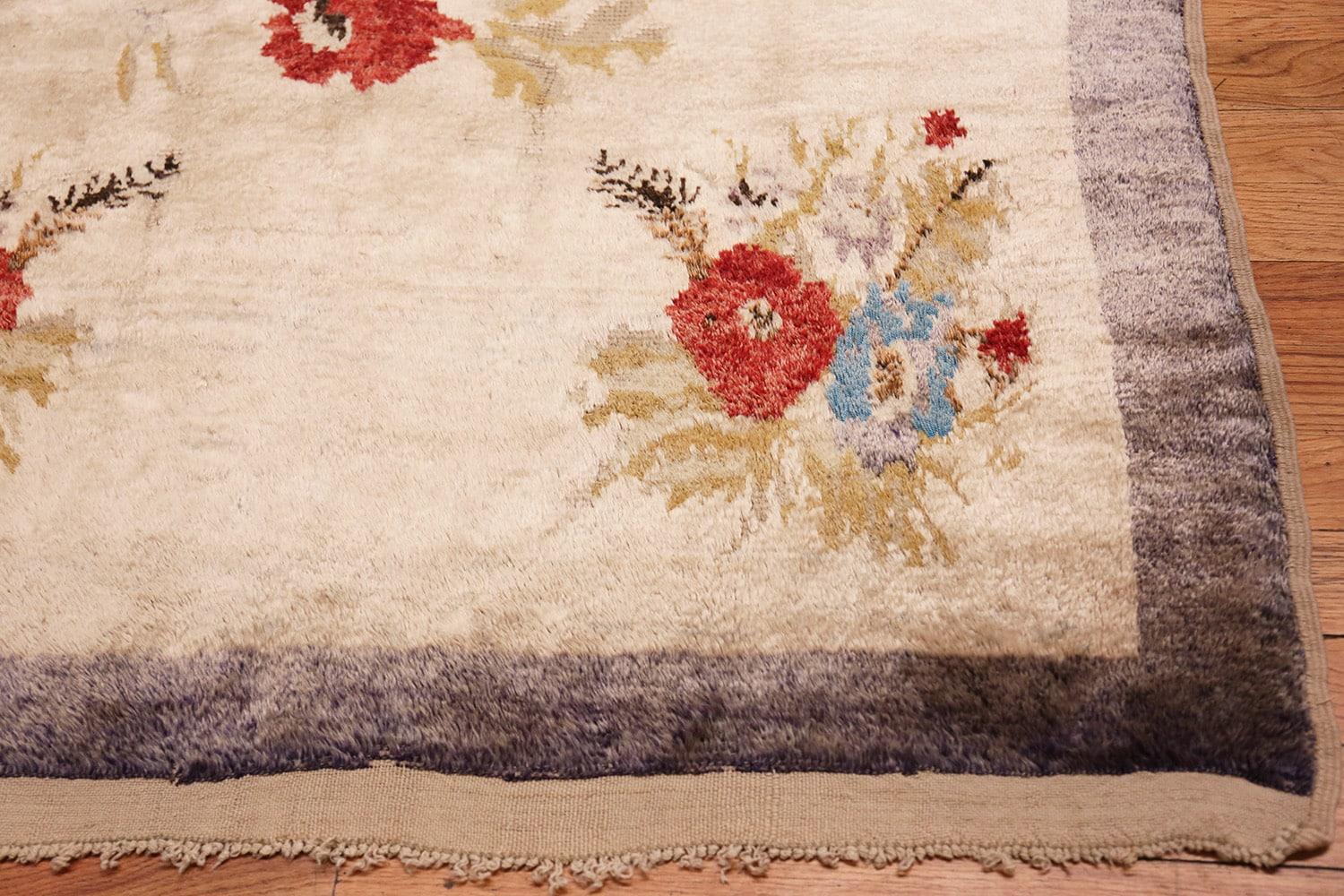 Vintage Turkish Sivas rug, country of origin / rug type: Turkish rug, circa mid-20th century. Size: 4 ft 8 in x 6 ft 2 in (1.42 m x 1.88 m)

The white field of this unusual rug displays four large clusters of flowers. The central one utilizes red,