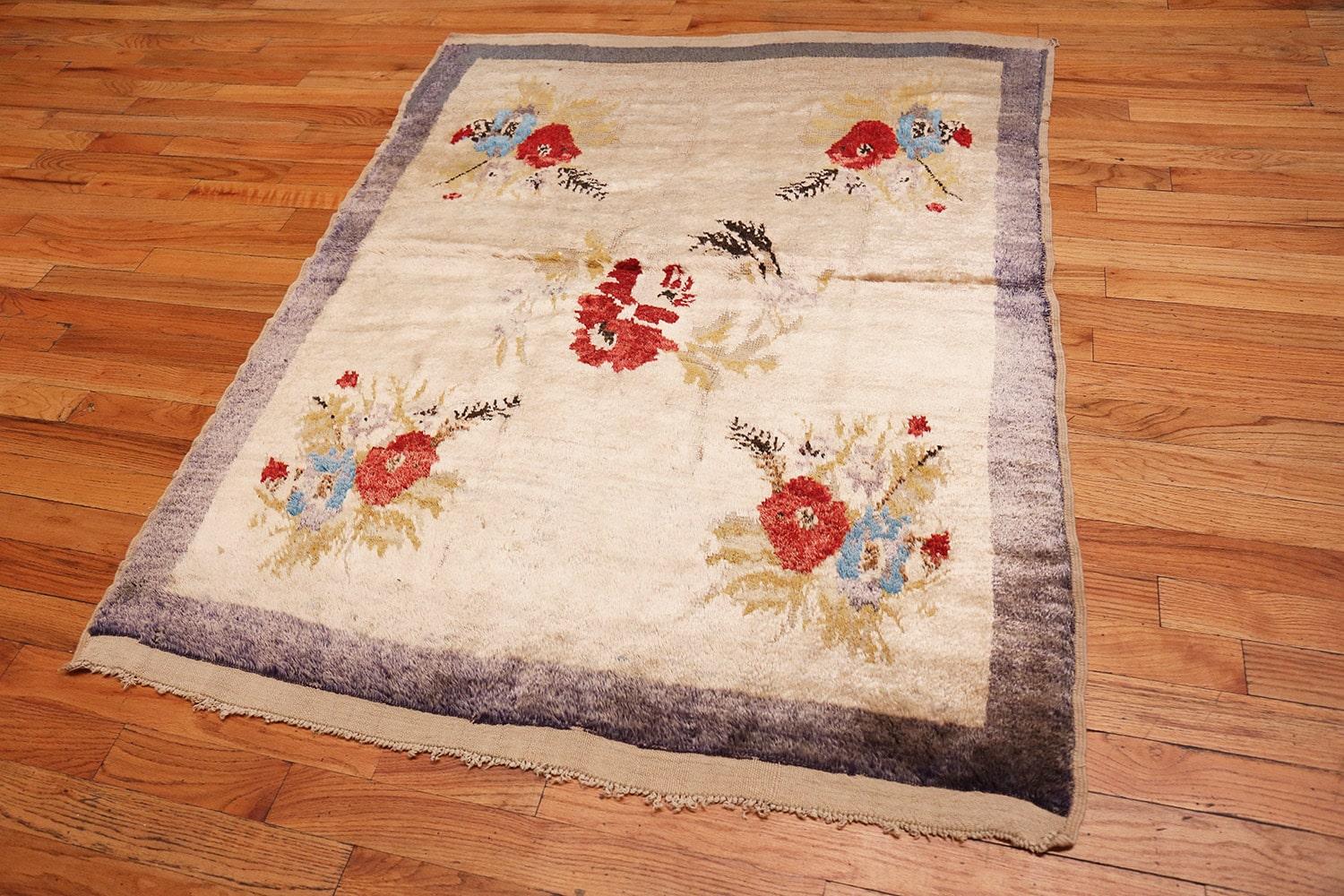 Hand-Knotted Vintage Turkish Sivas Rug. Size: 4 ft 8 in x 6 ft 2 in (1.42 m x 1.88 m)