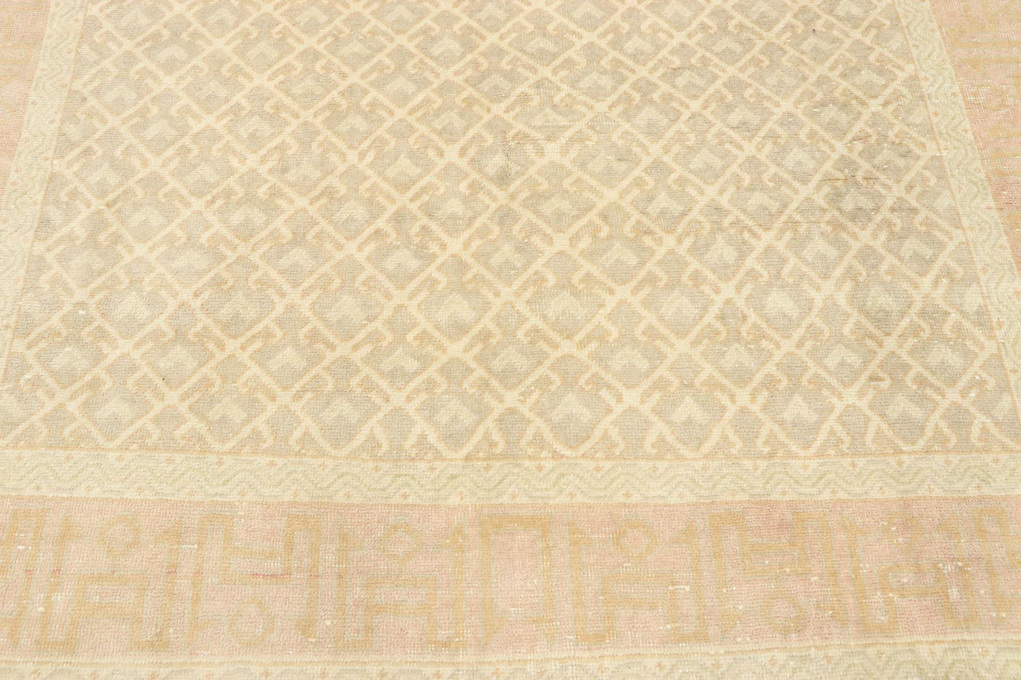 Türkischer Sivas-Teppich im romantischen georgianischen Stil, Vintage im Zustand „Starke Gebrauchsspuren“ im Angebot in Dallas, TX