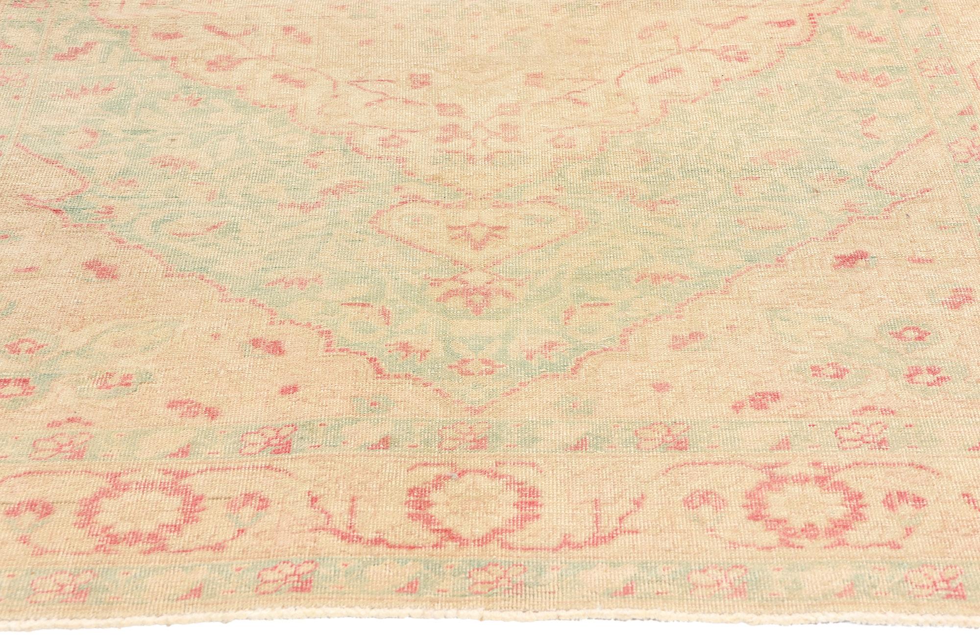 Türkischer Sivas-Teppich im Vintage-Stil mit weichen Erdtönen (Handgeknüpft) im Angebot