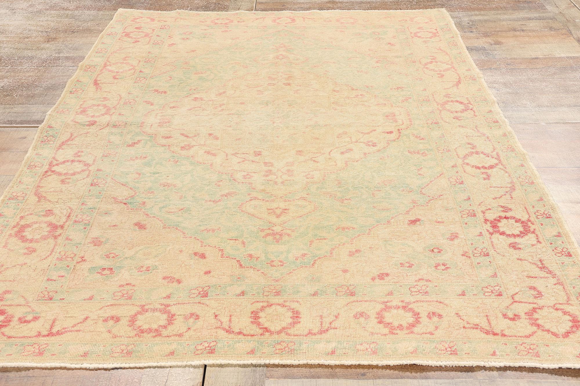 Türkischer Sivas-Teppich im Vintage-Stil mit weichen Erdtönen im Angebot 1