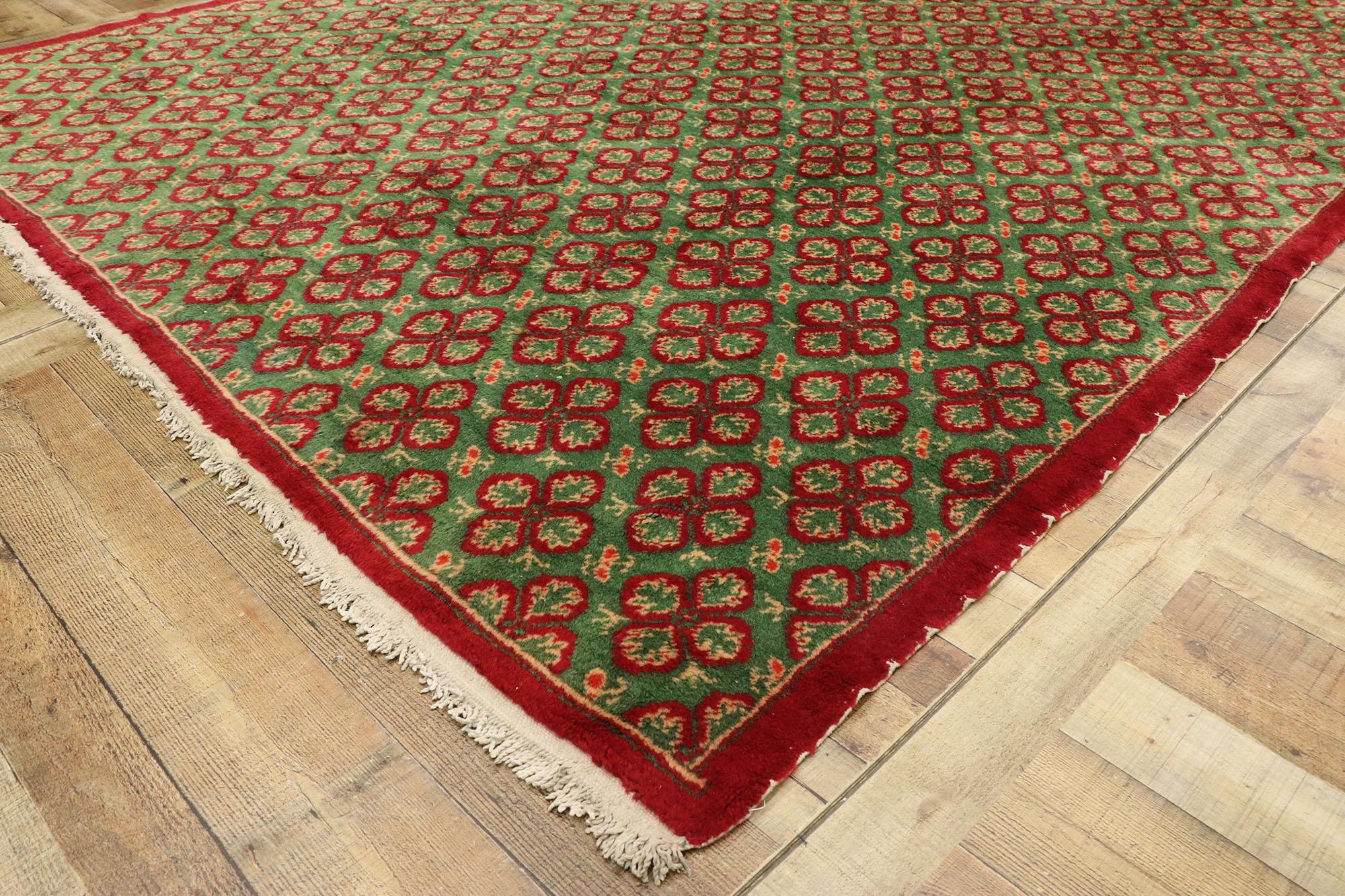 20th Century Vintage Turkish Sivas Rug with Traditional English Tudor Manor House Style For Sale