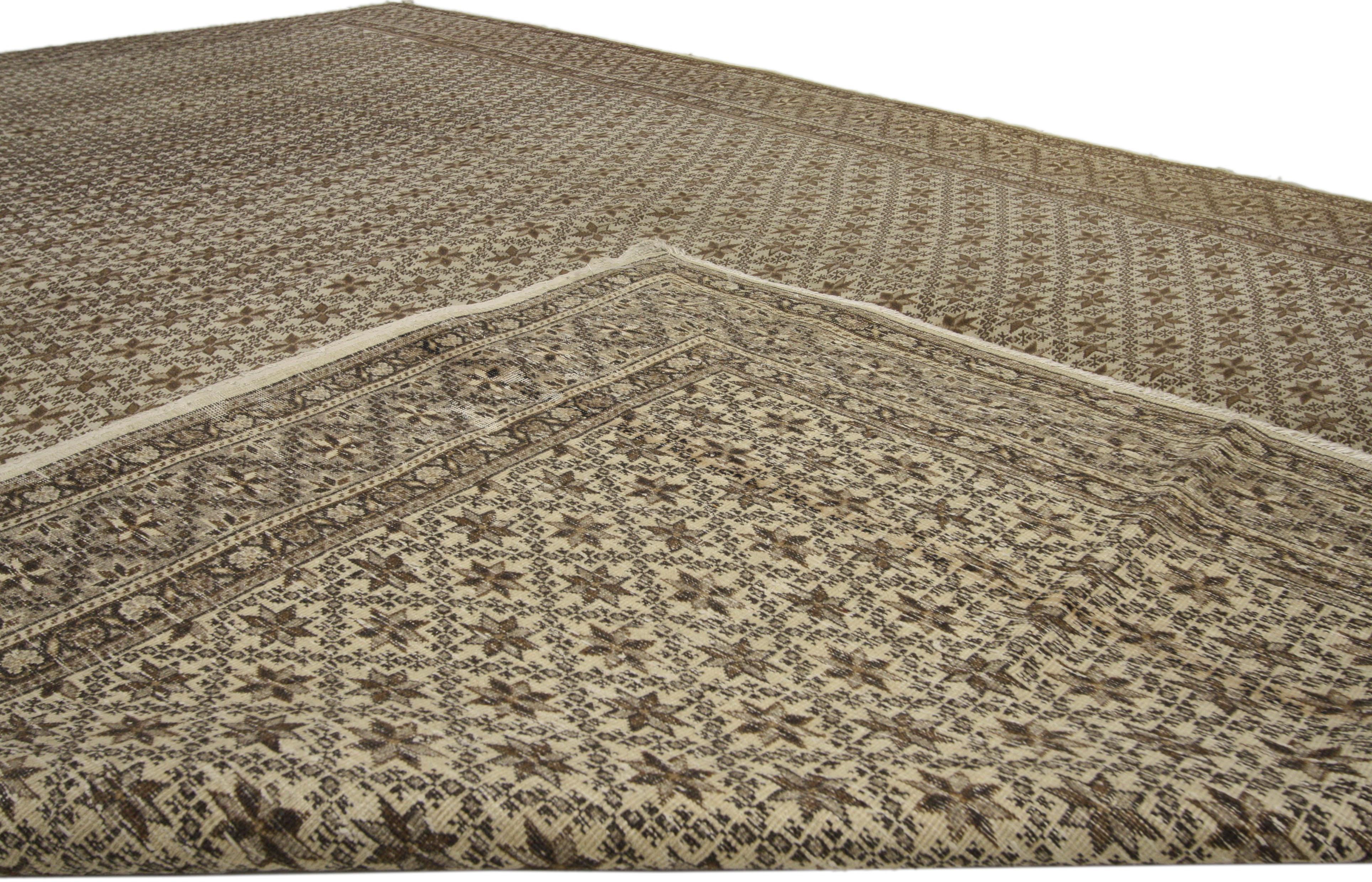 Hand-Knotted Vintage Turkish Sivas Rug with Warm, Neutral Colors and Colonial Style For Sale
