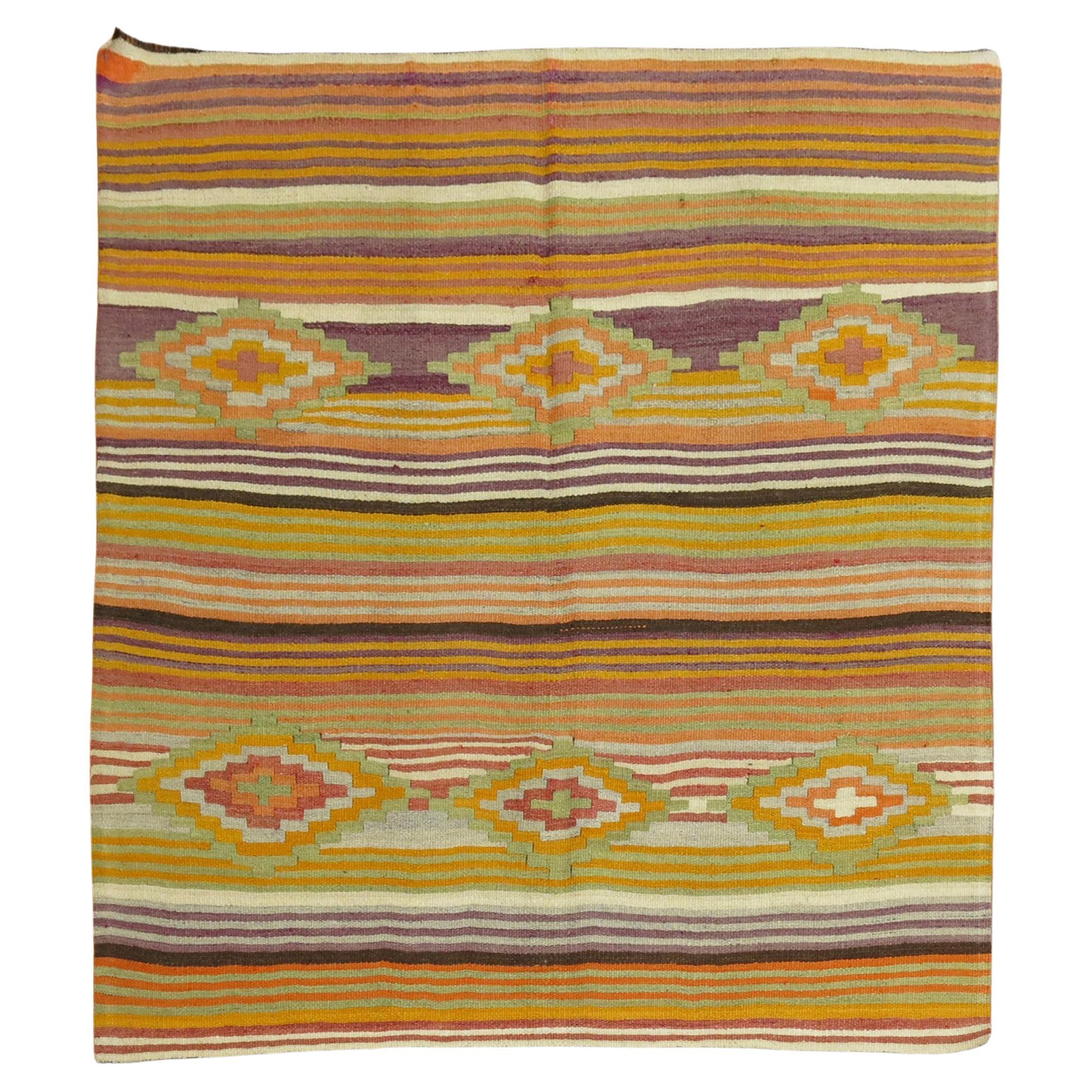 Tapis Kilim turc carré vintage de 5 pieds