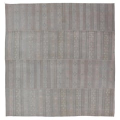 Rug 
Kilim vintage turc à rayures douces et pastel  11
0 x 12
0