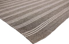 Tapis Kilim turc vintage à rayures avec style industriel moderne