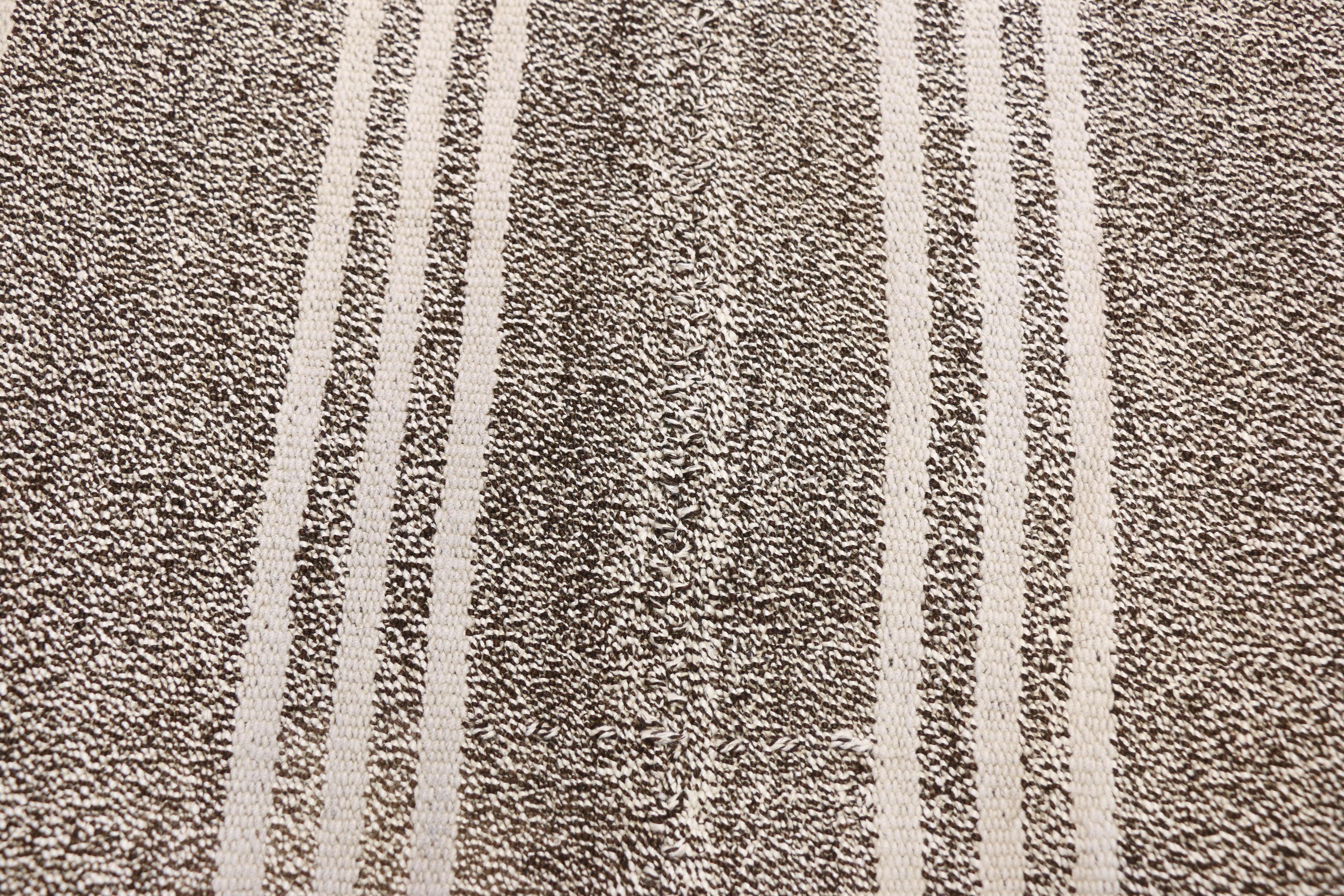 Alfombra turca vintage de rayas Kilim de estilo Modern Industry Tejido a mano en venta