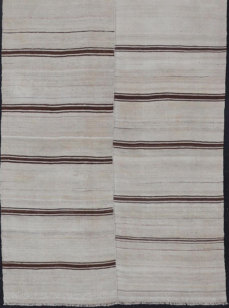 Vintage Turkish Striped Kilim Gallery in Braun & Creme 4'2 x 12'8 (Kelim) im Angebot