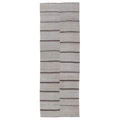 Galleria Kilim turca vintage a righe in marrone e crema 4
2 x 12
8