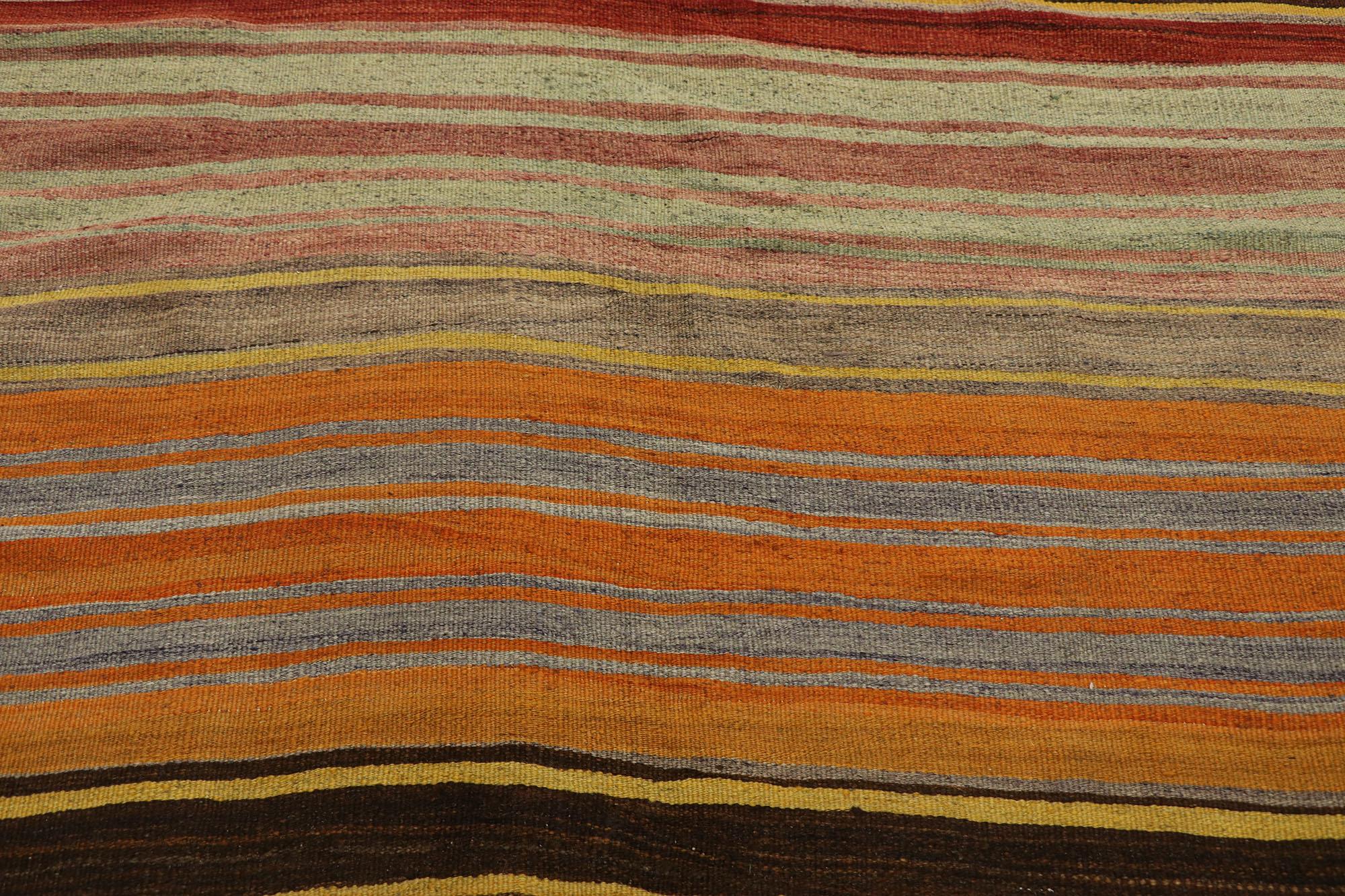 Türkischer gestreifter Kelim-Teppich, Vintage (20. Jahrhundert) im Angebot