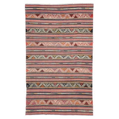 Türkischer gestreifter Kelim-Teppich im modernen Boho-Chic-Stil im Stammesstil, Vintage