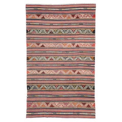 Tapis Kilim turc vintage à rayures avec style tribal moderne bohème et chic