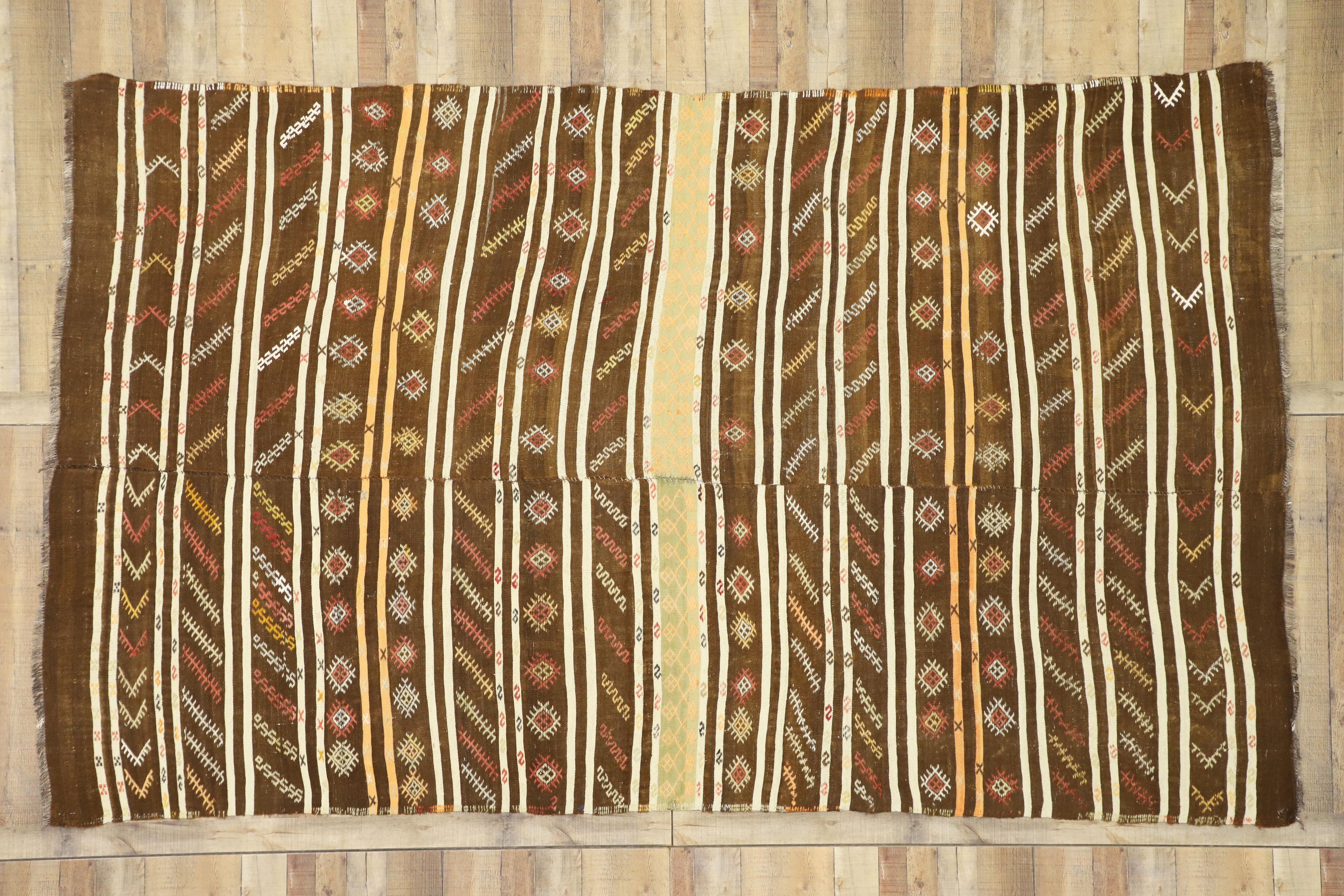Türkischer gestreifter Kelim-Teppich im modernen Cabin-Stil, flachgewebter Teppich im Angebot 1