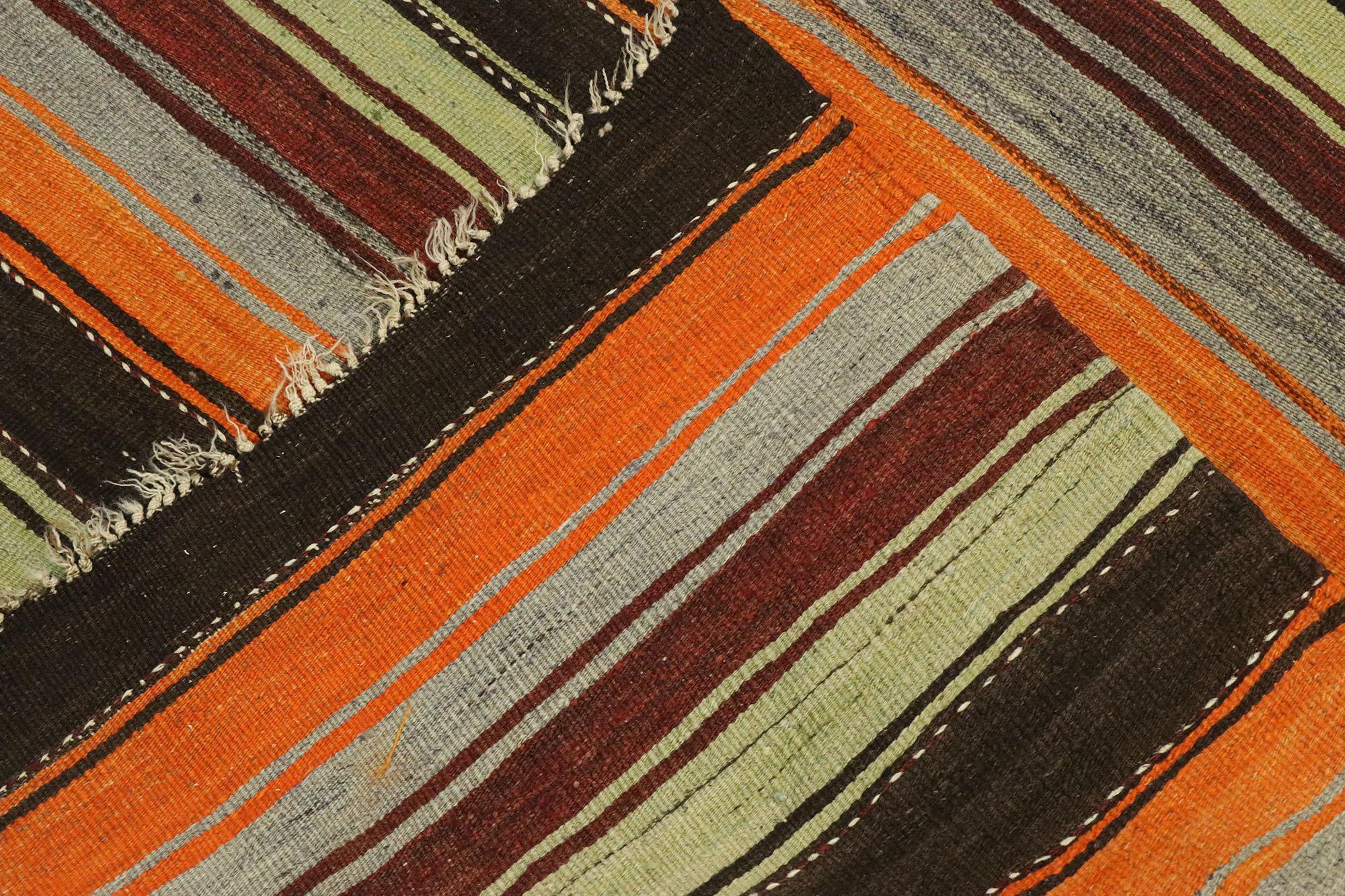 Vintage Turkish Striped Kilim Rug with Modern Cabin Style In Good Condition For Sale In Dallas, TX