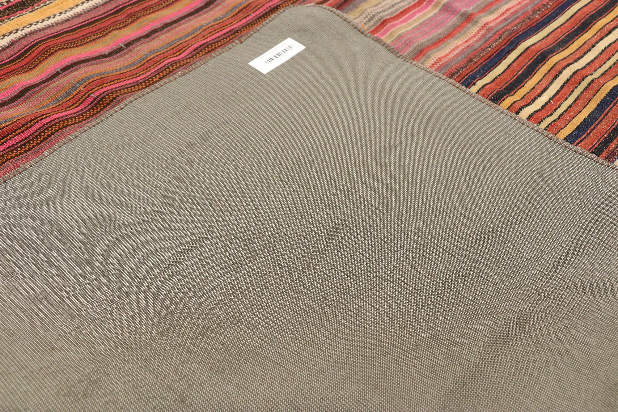 Türkischer gestreifter Vintage-Kelim-Teppich mit modernem, rustikalem Cabin-Stil, Vintage im Angebot 4