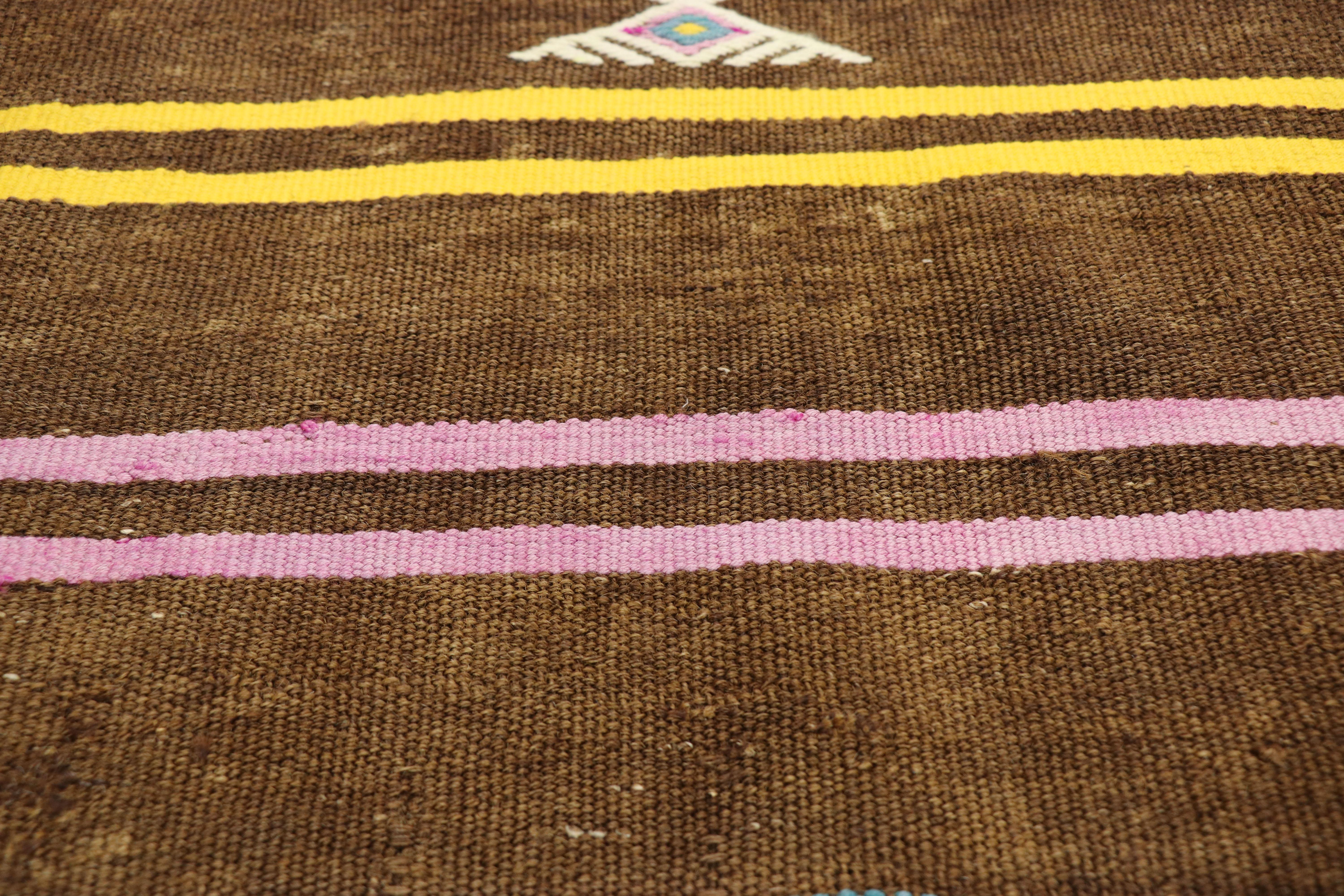 Tissé à la main Tapis Kilim turc à rayures colorées des années 1950, style tribal moderne en vente