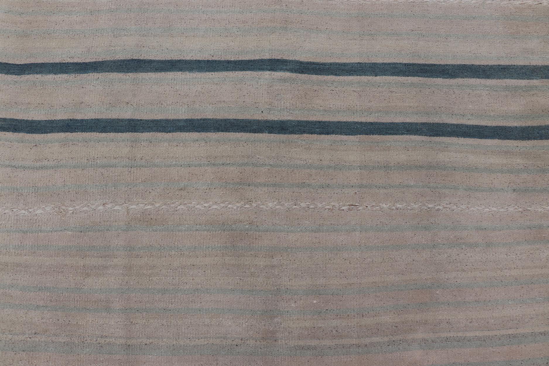 Rug & Kilim tribale turco d'epoca con strisce blu e color taupe  9'0 x 13'0 in vendita 4