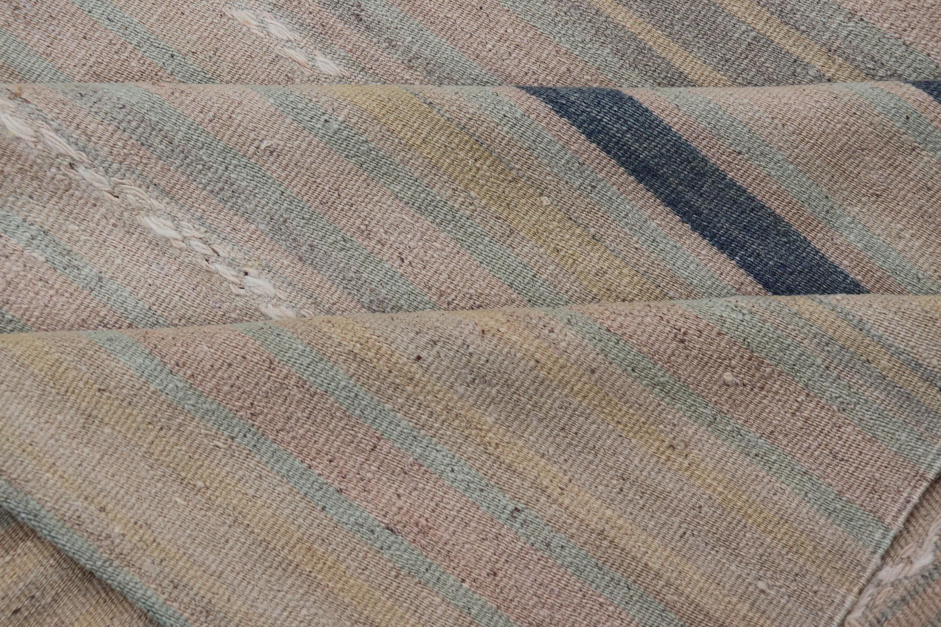 Lana Rug & Kilim tribale turco d'epoca con strisce blu e color taupe  9'0 x 13'0 in vendita