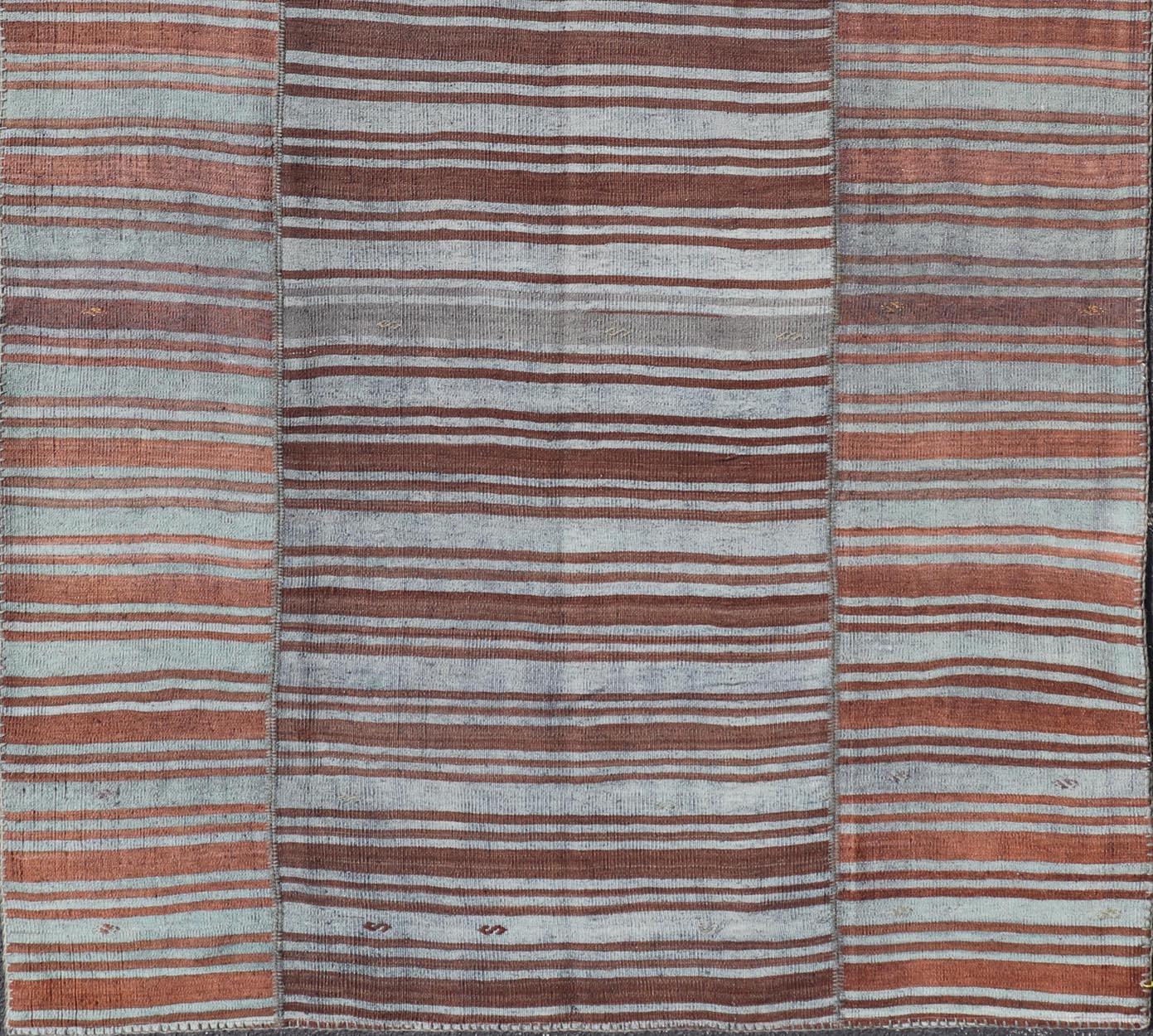 Mesures : 6'5 x 10'4 
Tapis Kilim turc tribal avec de riches rayures multicolores 6'5 x 10'4
Keivan Woven Arts / Tapis / EN-14661 Pays d'origine / type : Turquie / Kilim 

 Le tapis tribal turc Kilim présente un design vibrant et dynamique