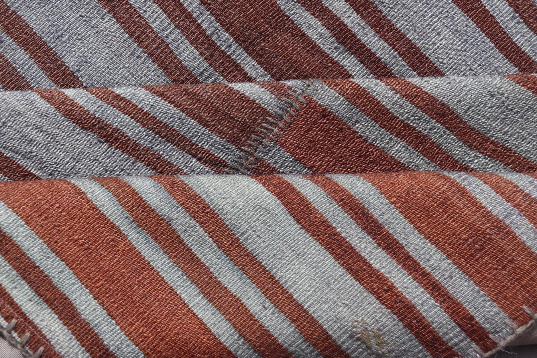 Turc Tapis Kilim turc tribal avec de riches rayures multicolores 6'5 x 10'4 en vente