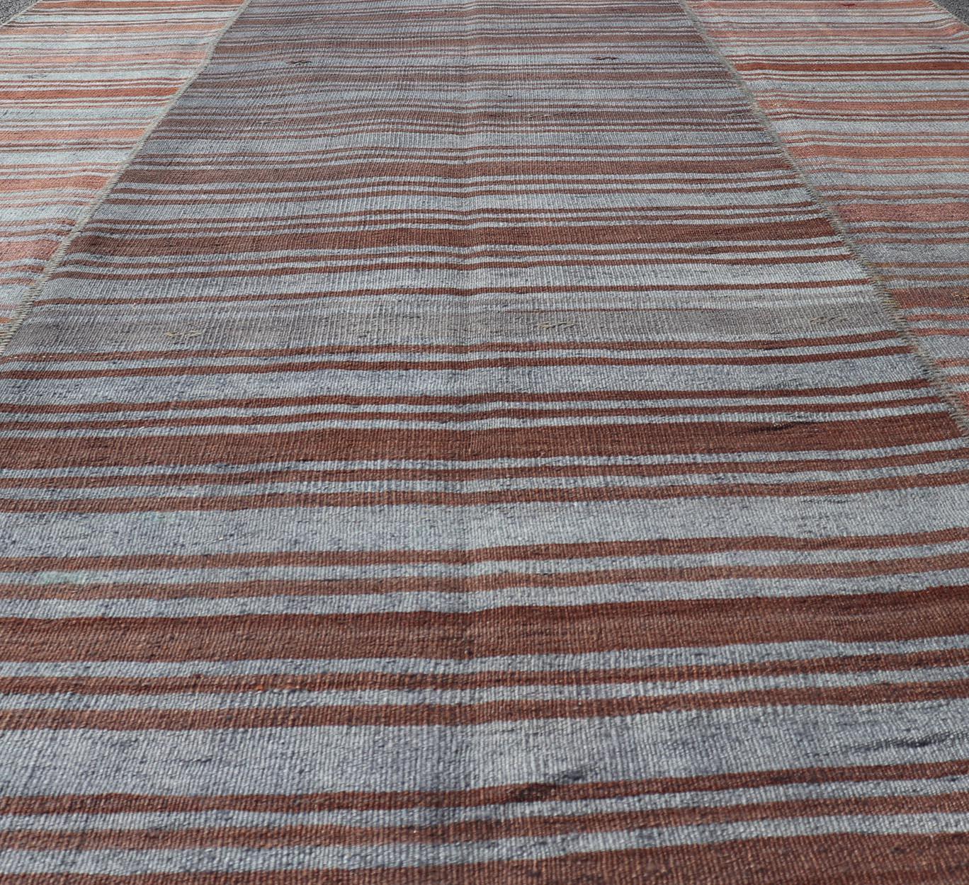 Tapis Kilim turc tribal avec de riches rayures multicolores 6'5 x 10'4 Bon état - En vente à Atlanta, GA