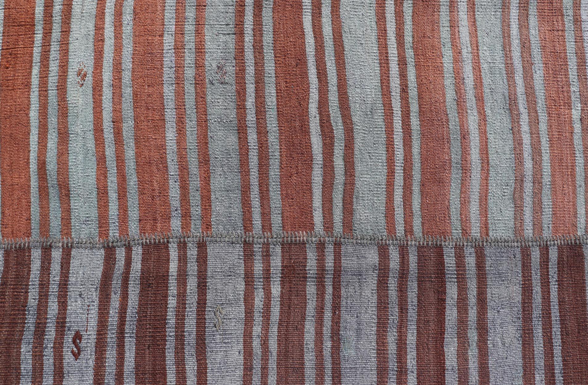 Laine Tapis Kilim turc tribal avec de riches rayures multicolores 6'5 x 10'4 en vente