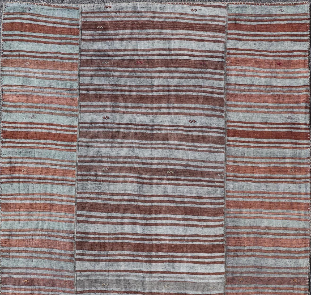Tapis Kilim turc tribal avec de riches rayures multicolores 6'5 x 10'4 en vente 2