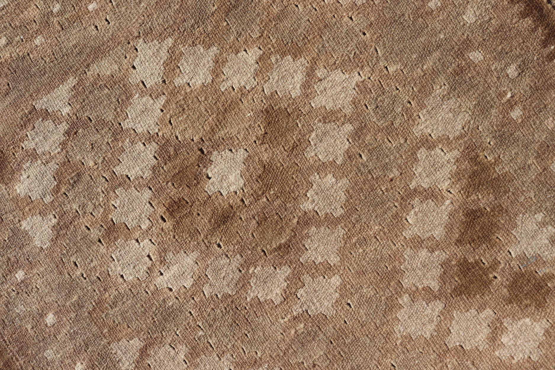 Tapis de couloir Kilim turc tribal vintage aux tons terreux chauds et aux motifs géométriques en vente 3