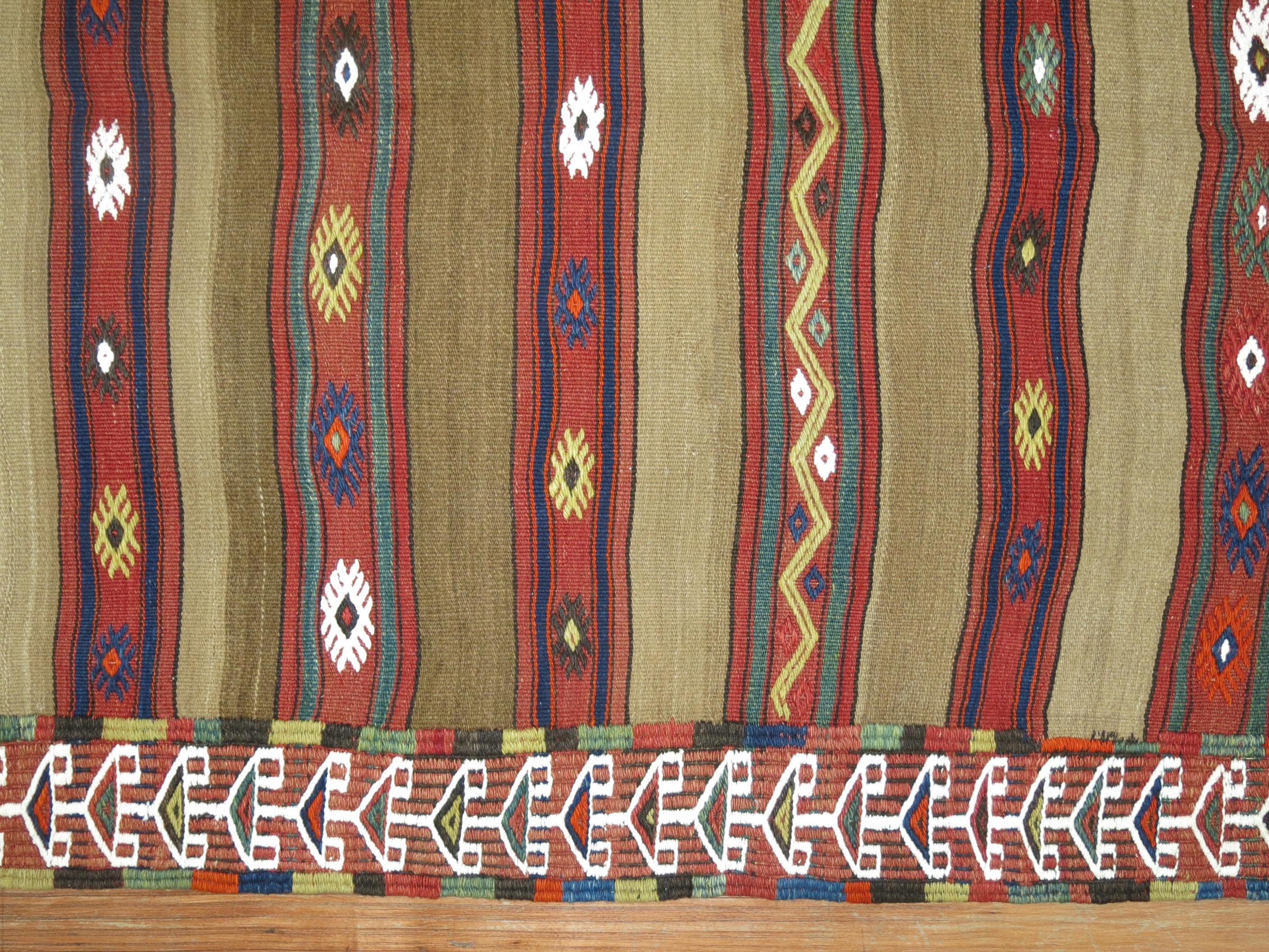 A fine example of a mid-20th century tribal Turkish flat-weave Kilim rug.

3'6'' x 4'10''