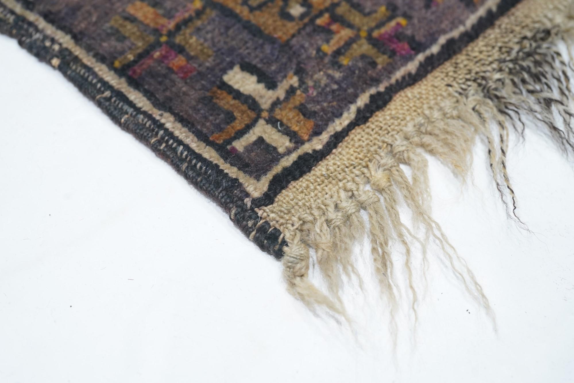Vintage Türkisch Stammes-Teppich 3' x 5'7'' im Zustand „Gut“ im Angebot in New York, NY