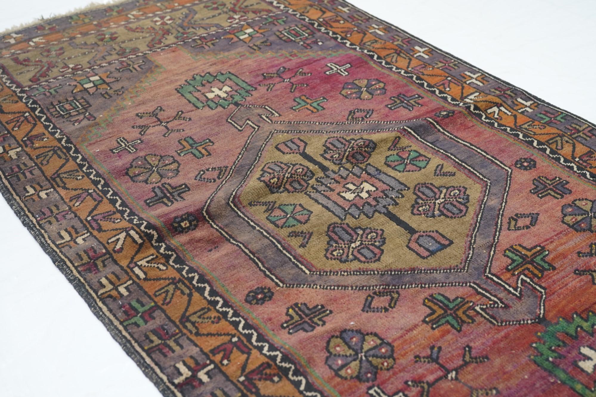 Vintage Türkisch Stammes-Teppich 3' x 5'7'' im Angebot 2