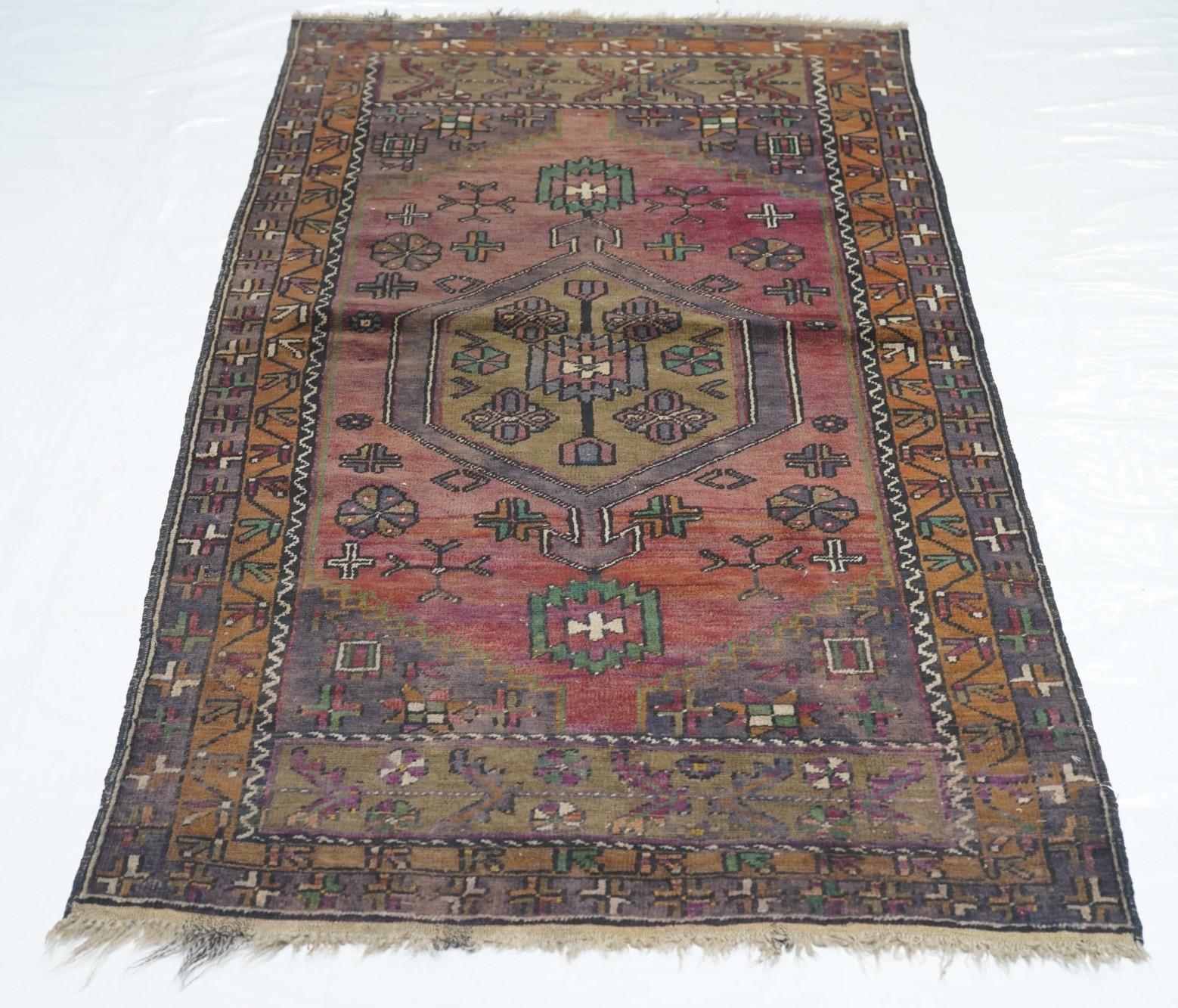 Vintage Türkisch Stammes-Teppich 3' x 5'7'' im Angebot 3
