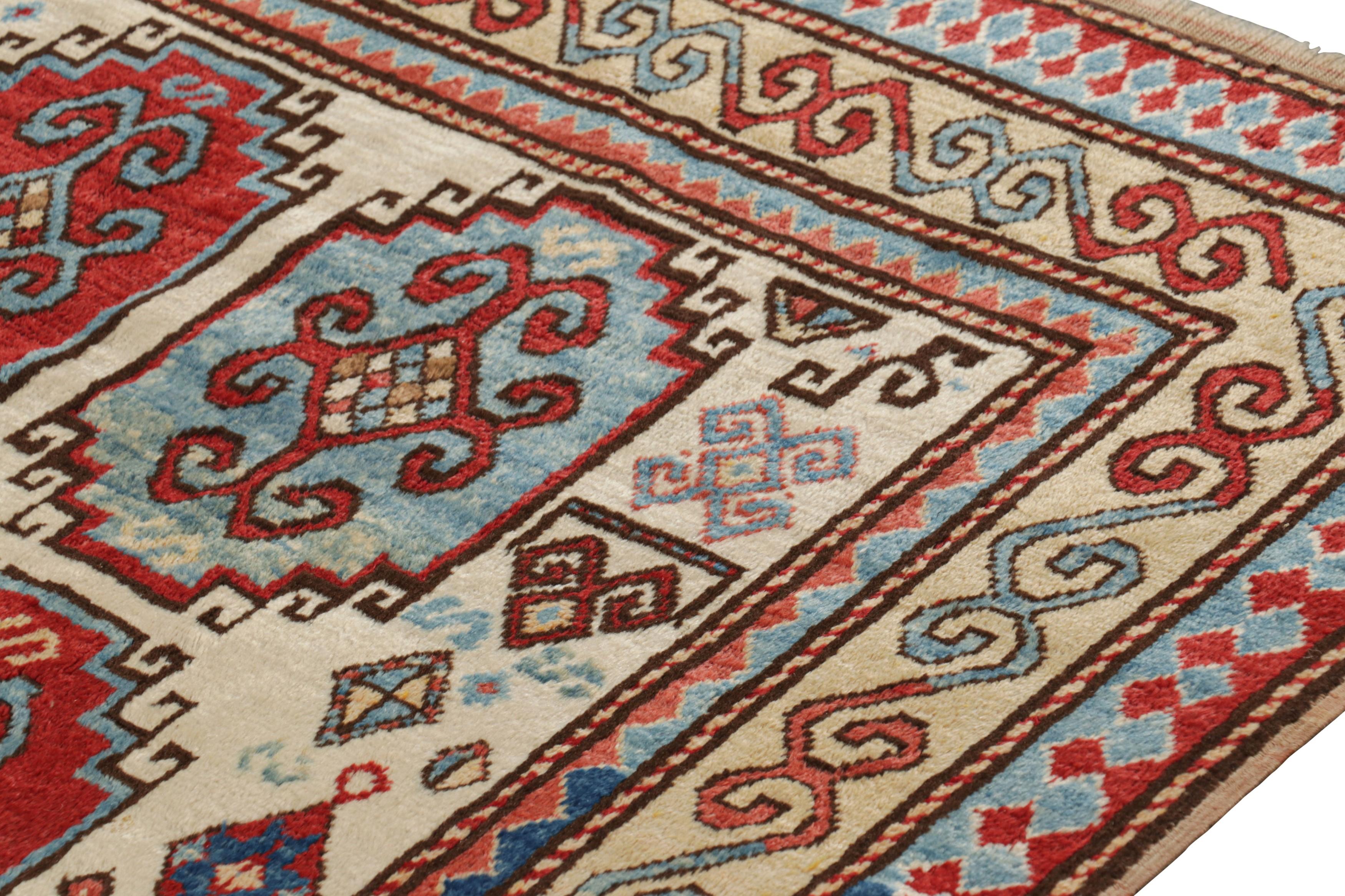 Turc Tapis tribal turc vintage crème et rouge avec médaillons  Rug & Kilim en vente