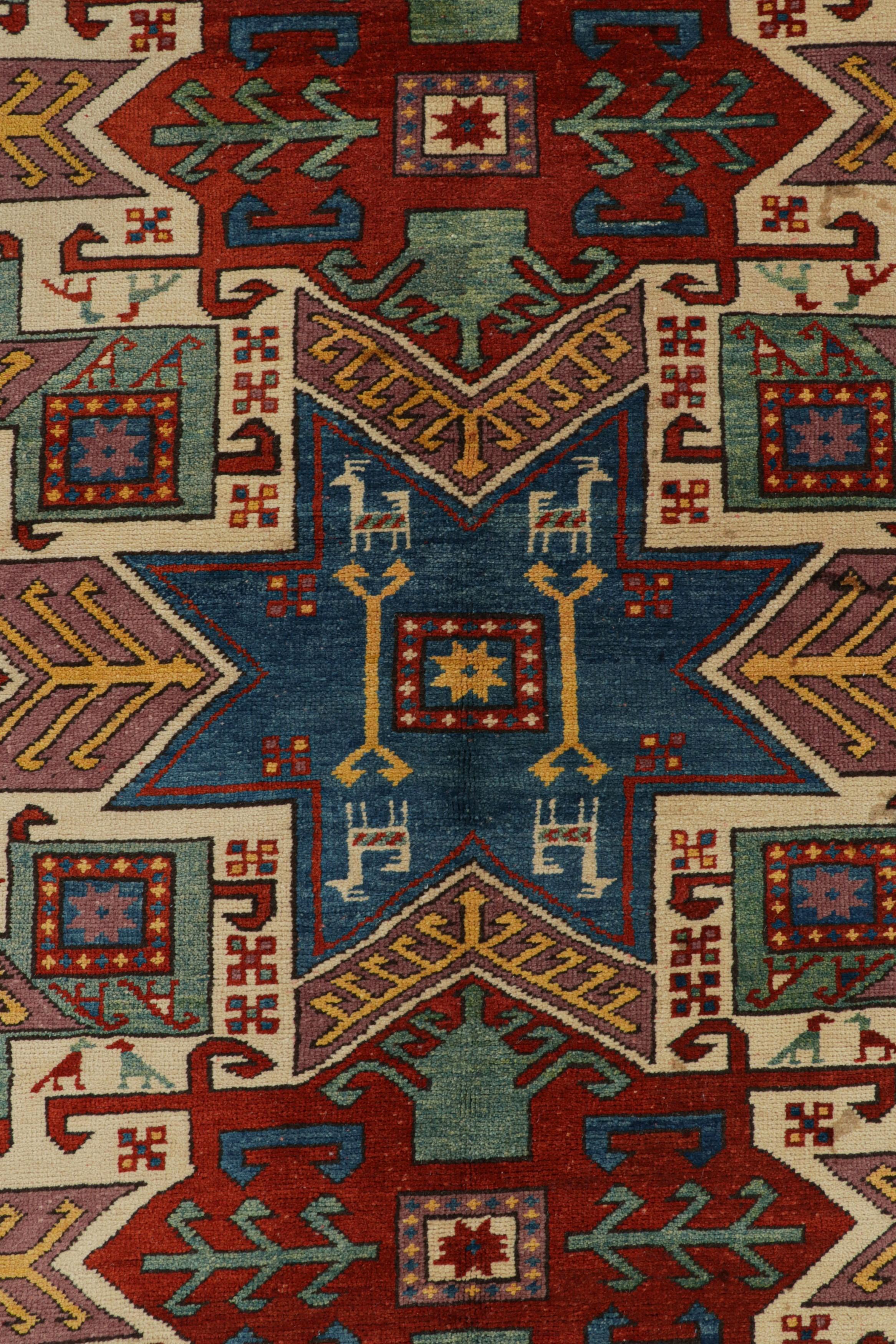 Alfombra tribal turca vintage roja y azul con medallones by Rug & Kilim en Bueno estado para la venta en Long Island City, NY