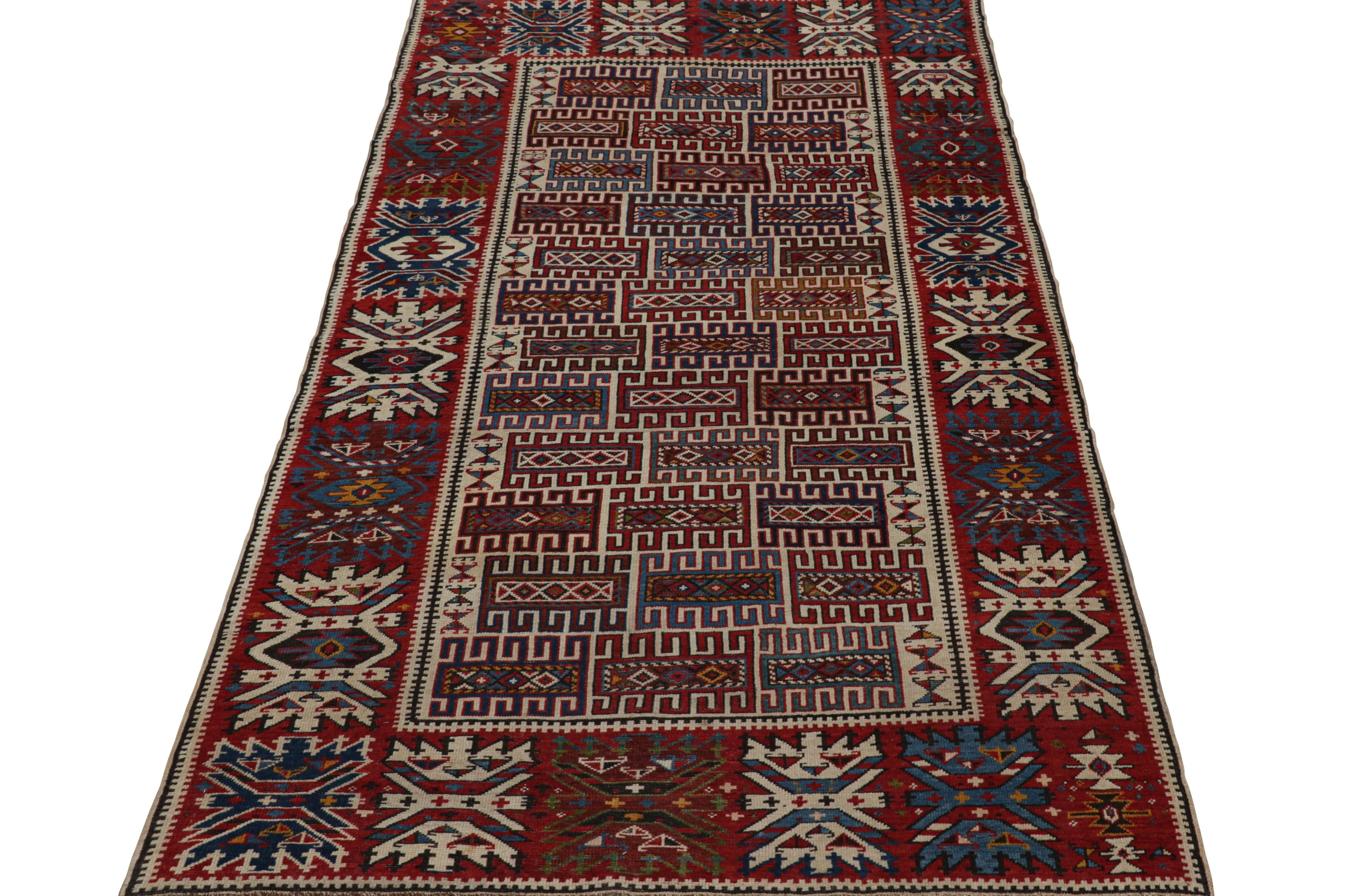 Türkischer Stammeskunst-Läufer in Rot mit bunten Medaillons, Vintage  Rug & Kilim im Zustand „Gut“ im Angebot in Long Island City, NY