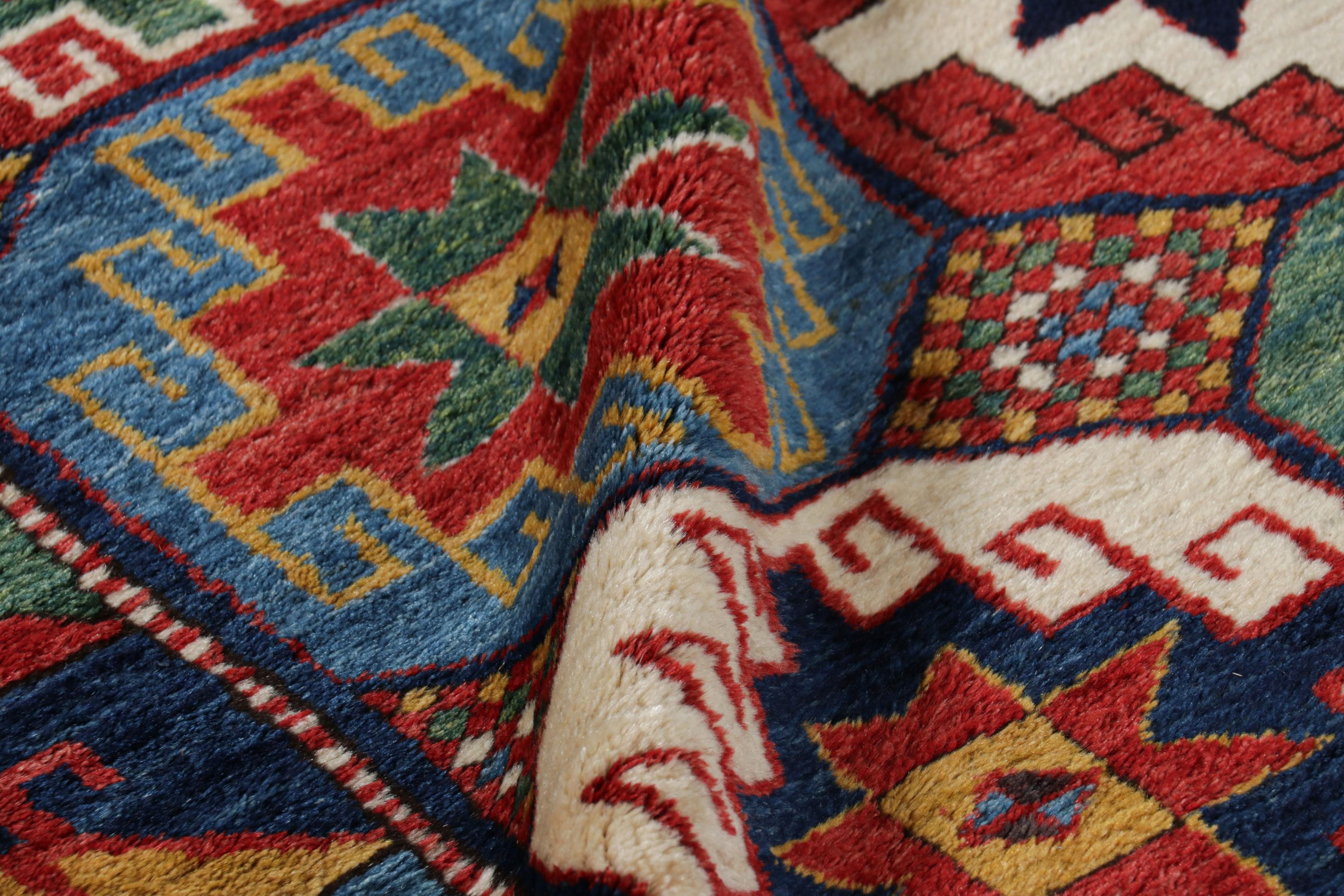 Alfombra Turca Tribal Vintage en Rojo con Medallones de Colores  Rug & Kilim Lana en venta