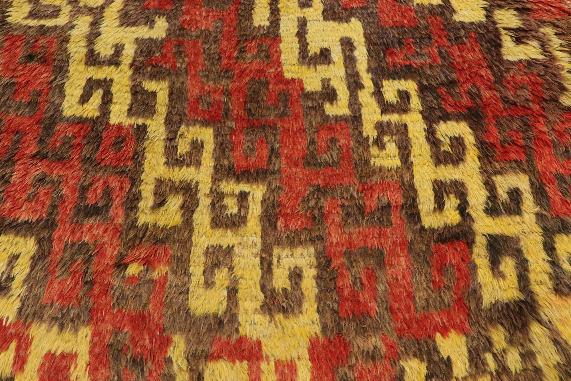 Vintage Turkish Tulu Accent Rug with Mid-Century Modern Tribal Style In Good Condition For Sale In Dallas, TX