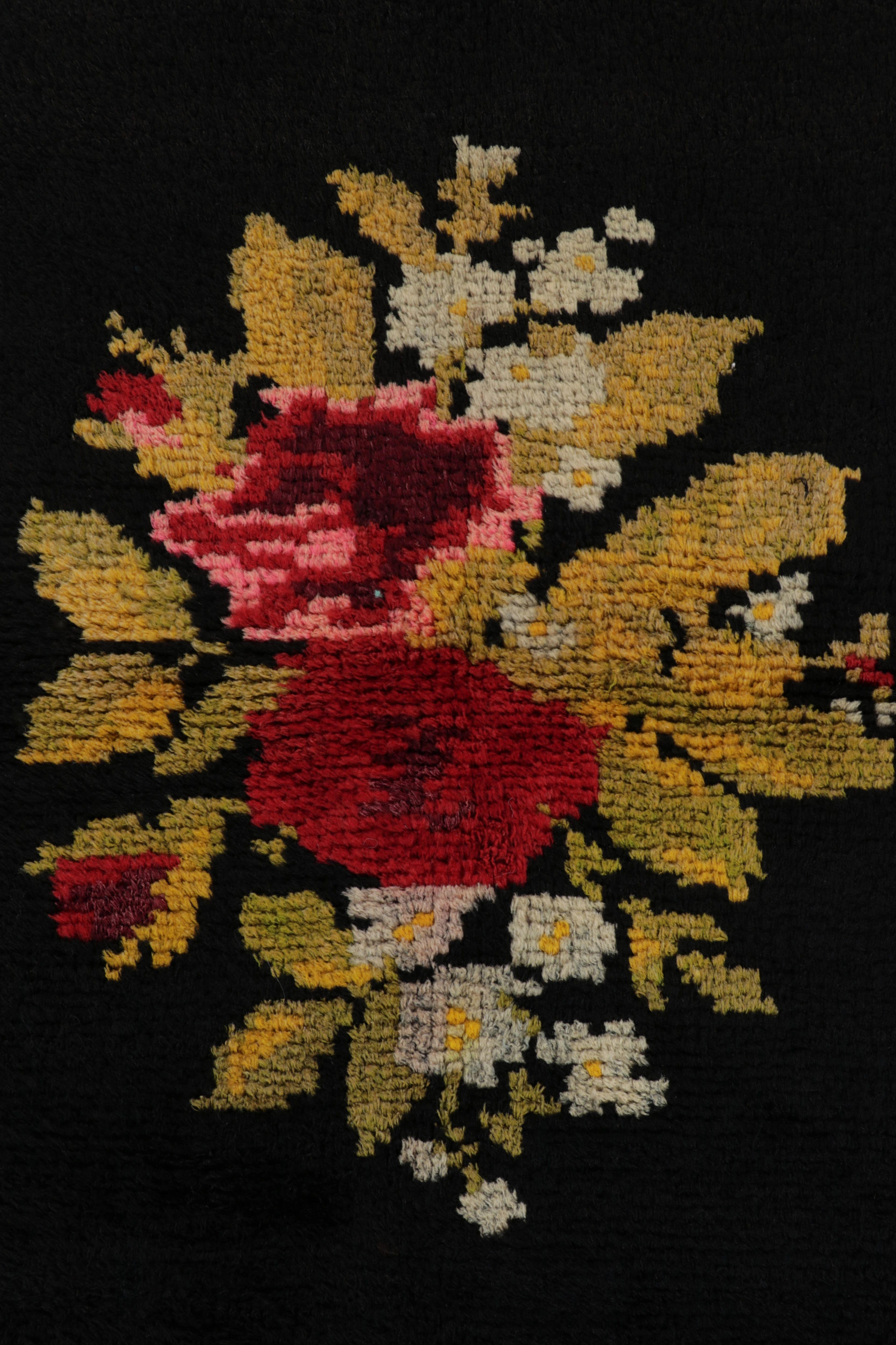 Vintage Turkish Tulu, Bessarabian Inspired Floral Rug Rose Motif - Rug & Kilim In Good Condition For Sale In Long Island City, NY