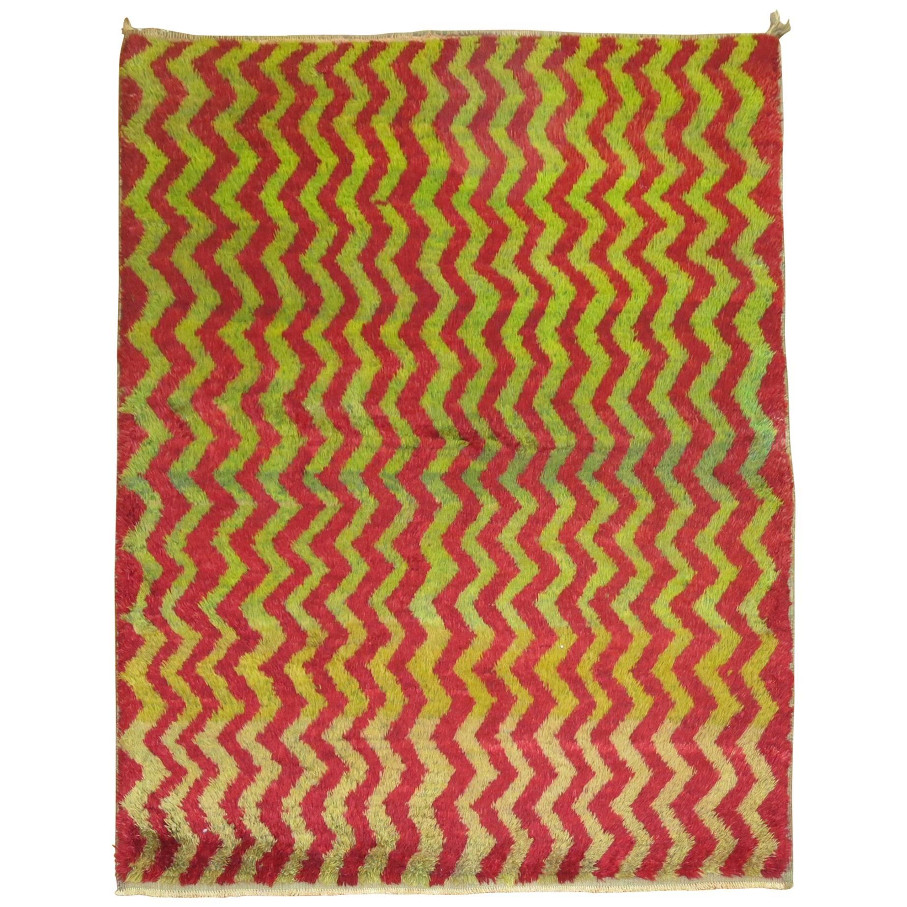 Türkischer Tulu-Chevron-Teppich, Vintage im Angebot