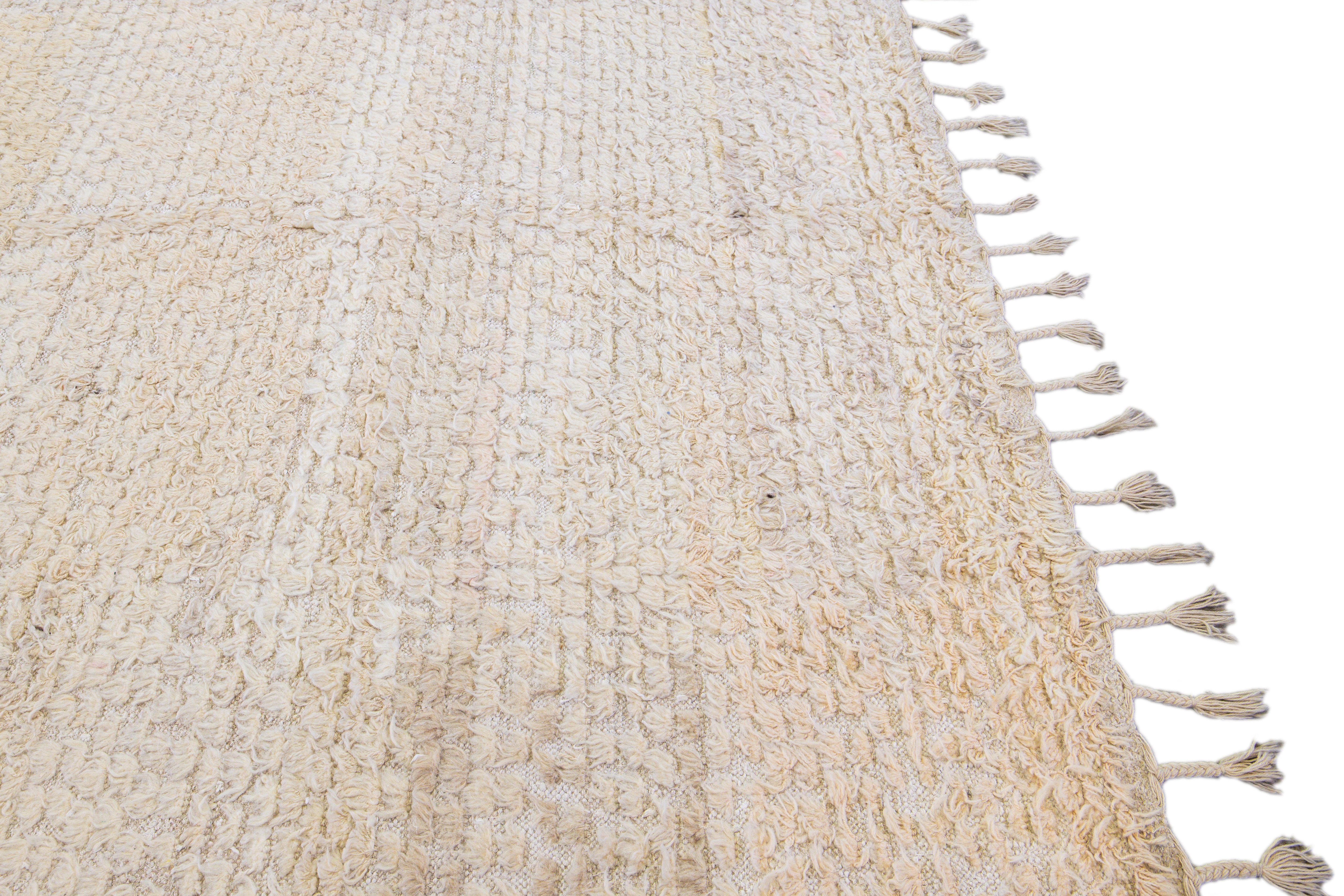 Türkischer, flachgewebter, beigefarbener Tulu-Wollteppich aus massiver Wolle (20. Jahrhundert) im Angebot