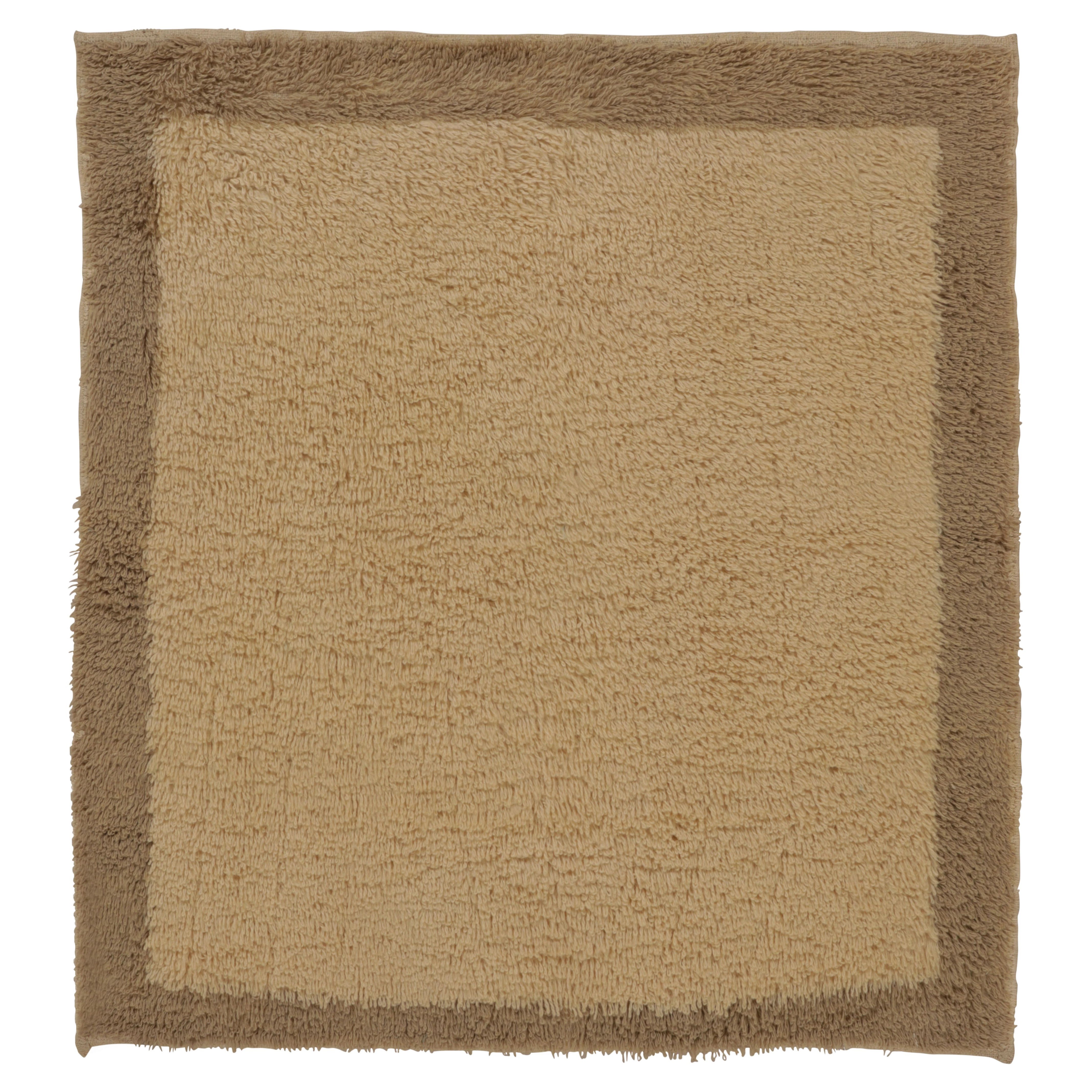 Tappeto turco vintage Tulu, campo beige con bordo marrone in morbido vello - Rug 
Kilim