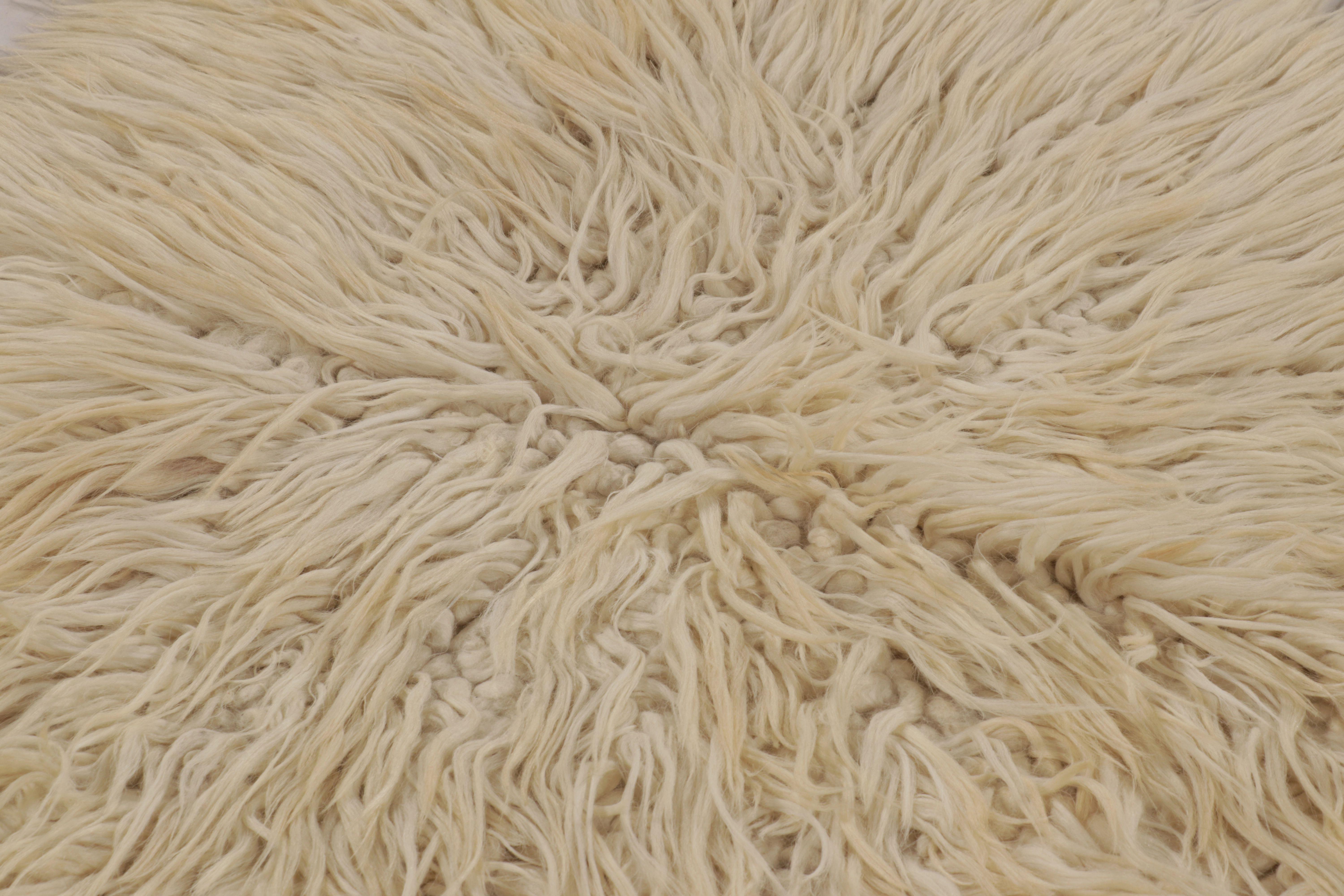 Turc Tapis turc vintage Tulu, laine beige avec poils doux - Rug & Kilim en vente