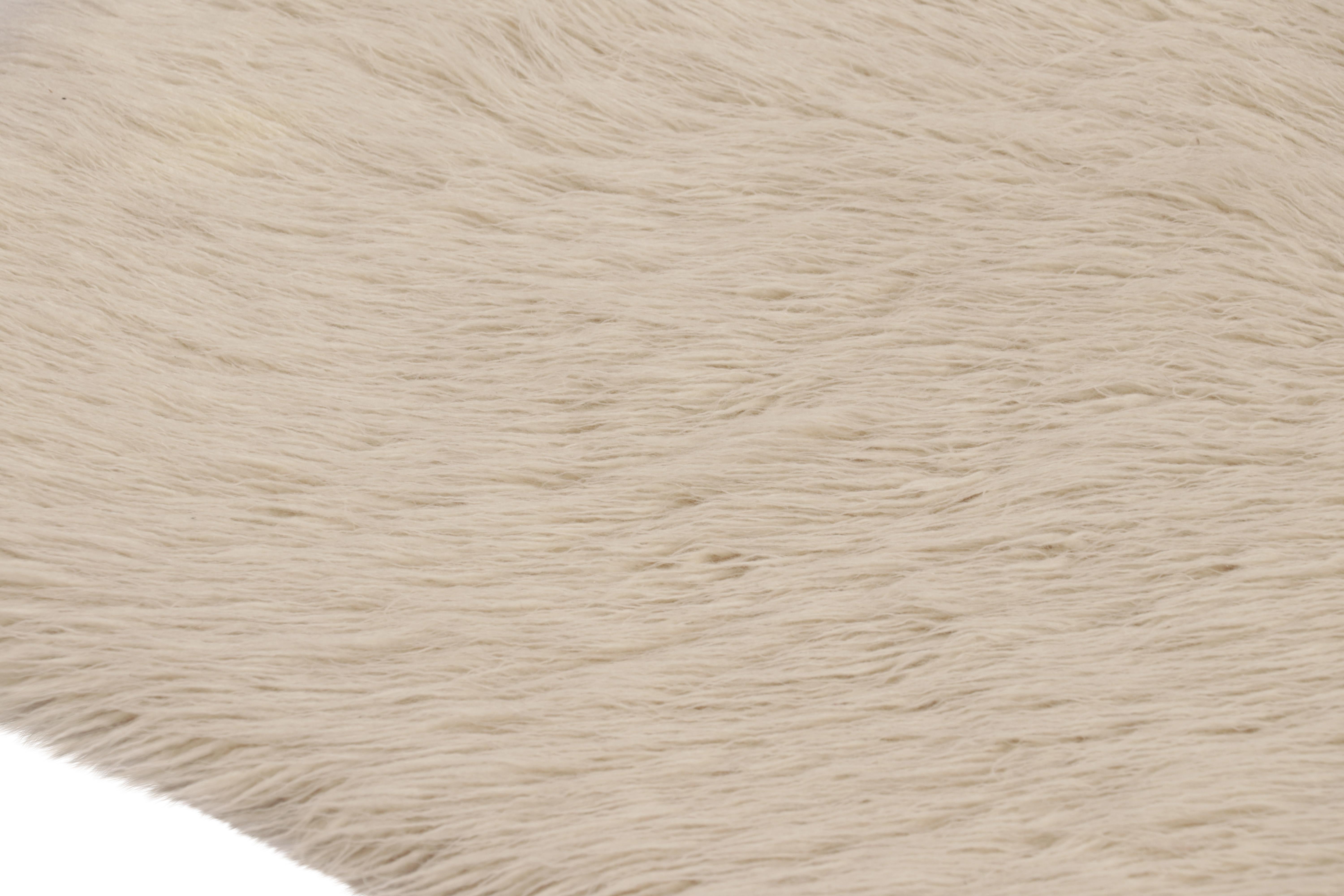 Noué à la main Tapis turc vintage Tulu, laine beige avec poils doux - Rug & Kilim en vente