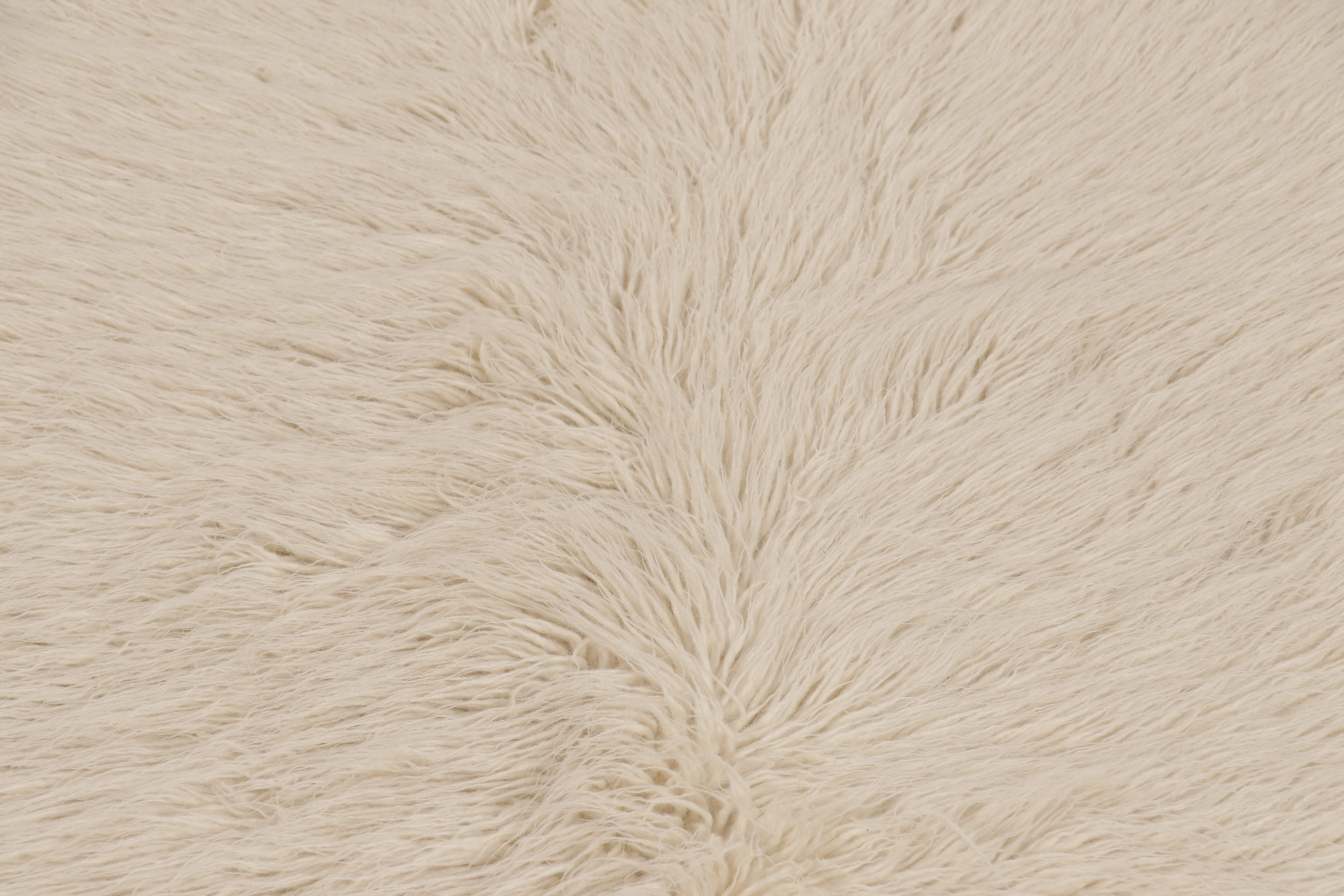 Tapis turc vintage Tulu, laine beige avec poils doux - Rug & Kilim Bon état - En vente à Long Island City, NY