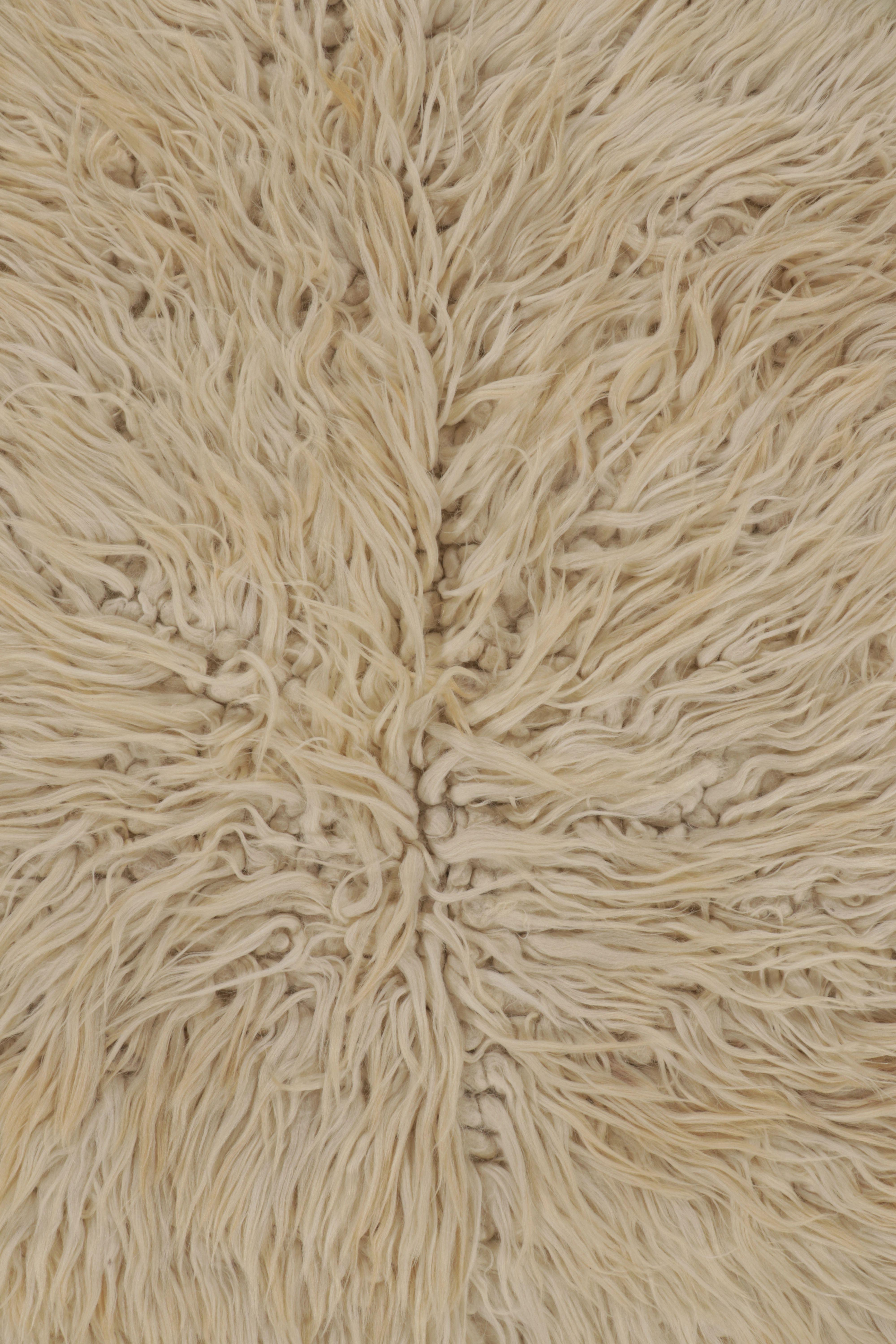 Tapis turc vintage Tulu, laine beige avec poils doux - Rug & Kilim Bon état - En vente à Long Island City, NY